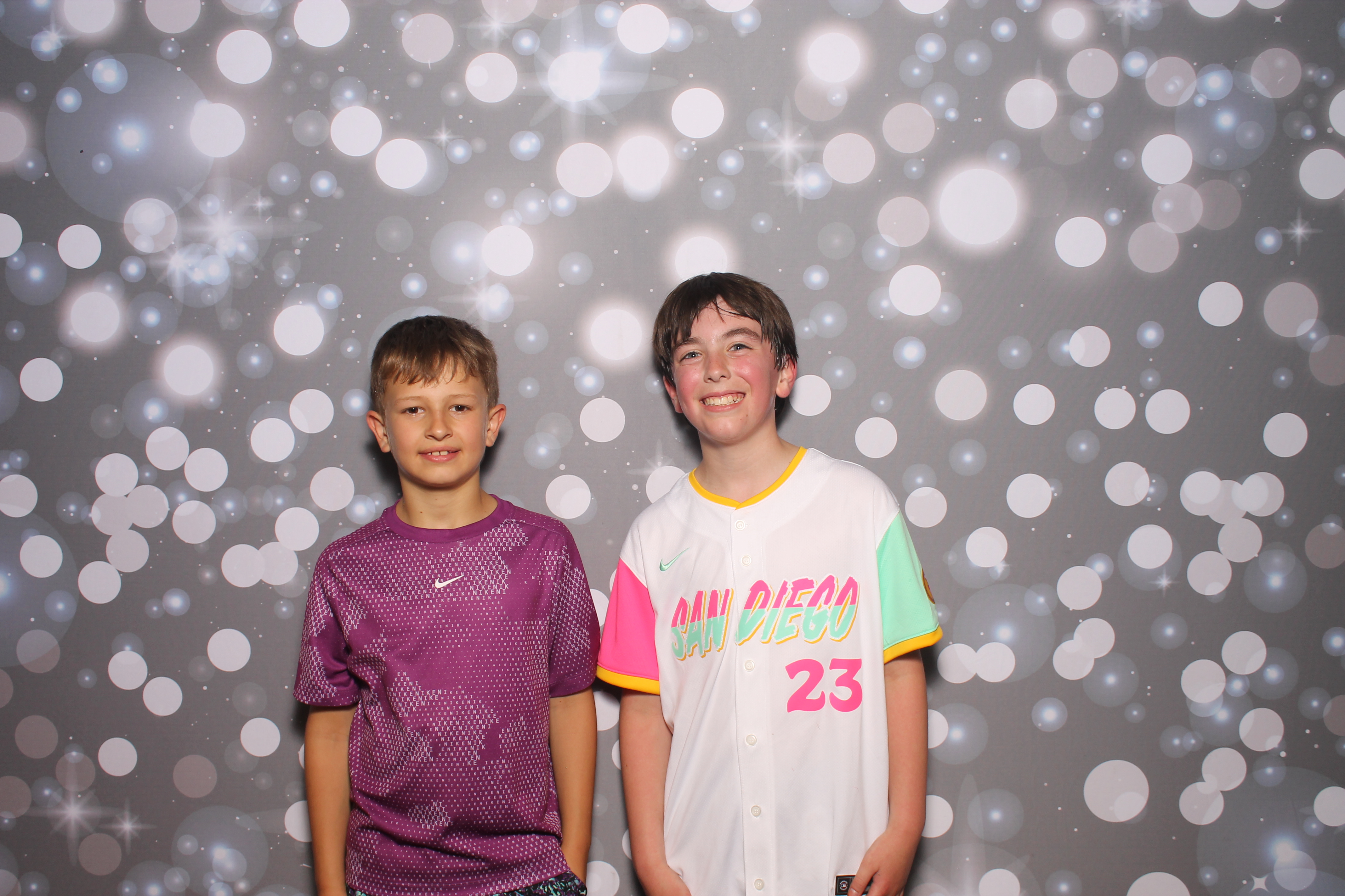 4th Grade Celebration | View more photos from the event at gallery.photoboothcincy.com/u/PhotoBoothCincy/4th-Grade-Celebration