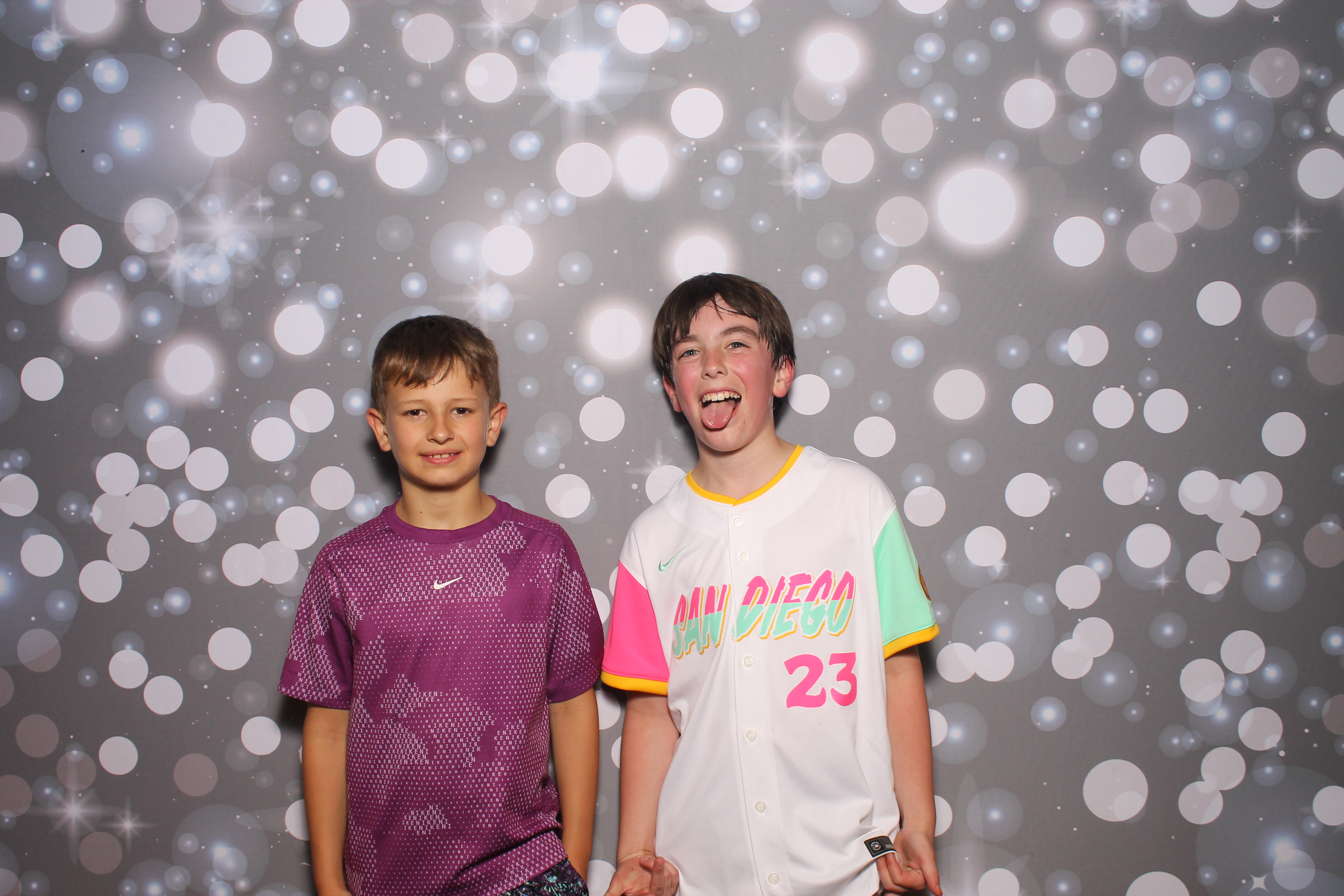 4th Grade Celebration | View more photos from the event at gallery.photoboothcincy.com/u/PhotoBoothCincy/4th-Grade-Celebration
