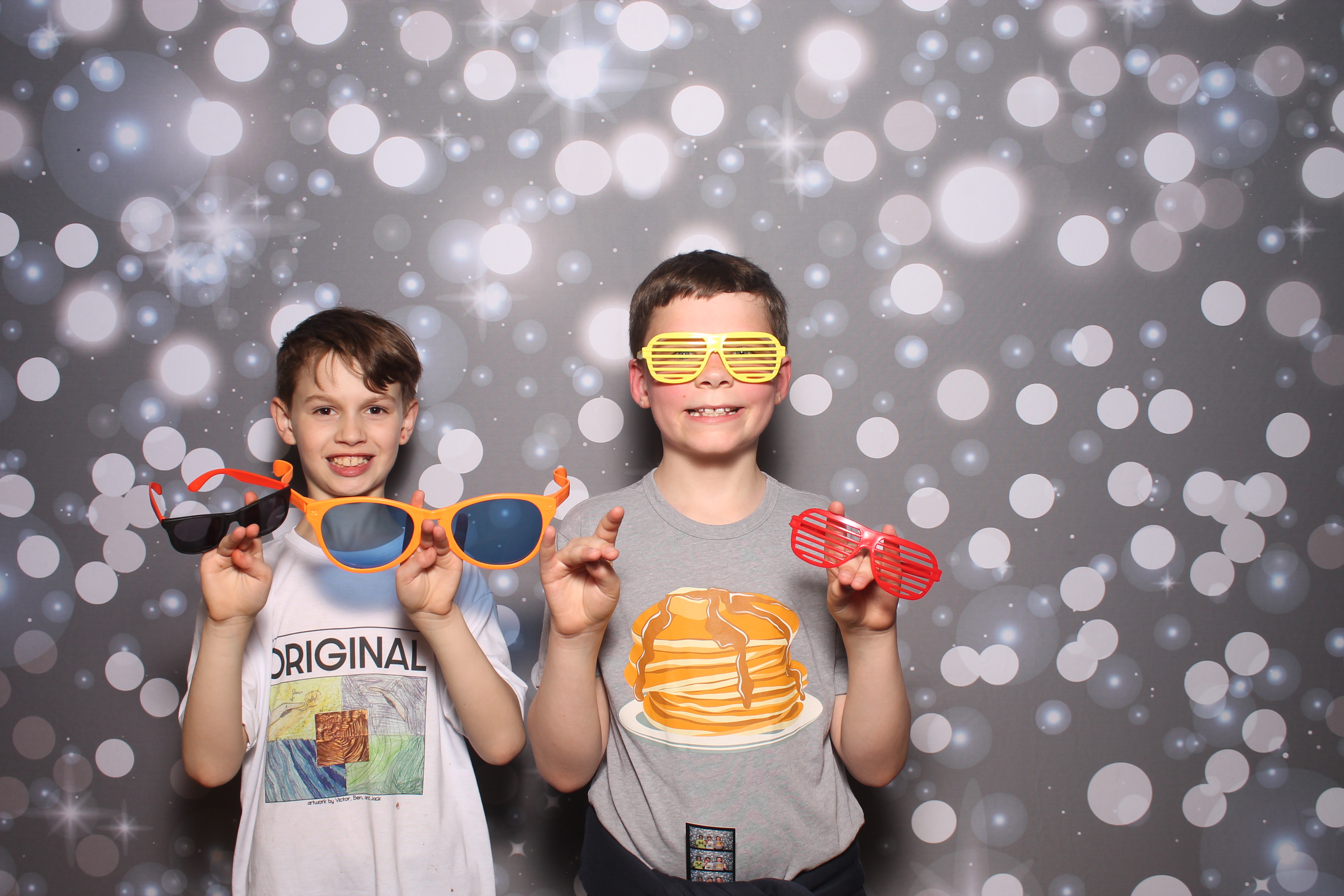 4th Grade Celebration | View more photos from the event at gallery.photoboothcincy.com/u/PhotoBoothCincy/4th-Grade-Celebration