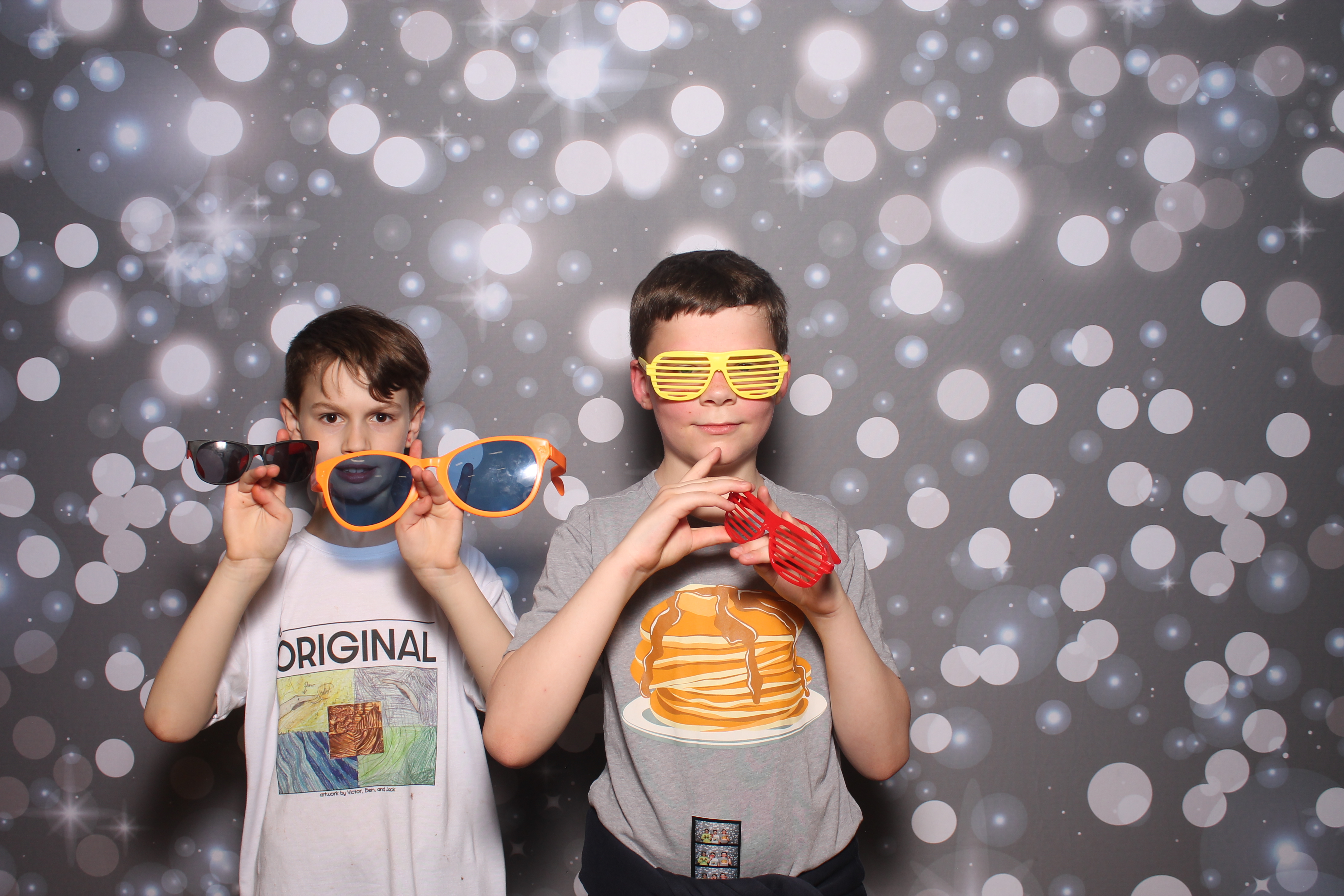 4th Grade Celebration | View more photos from the event at gallery.photoboothcincy.com/u/PhotoBoothCincy/4th-Grade-Celebration
