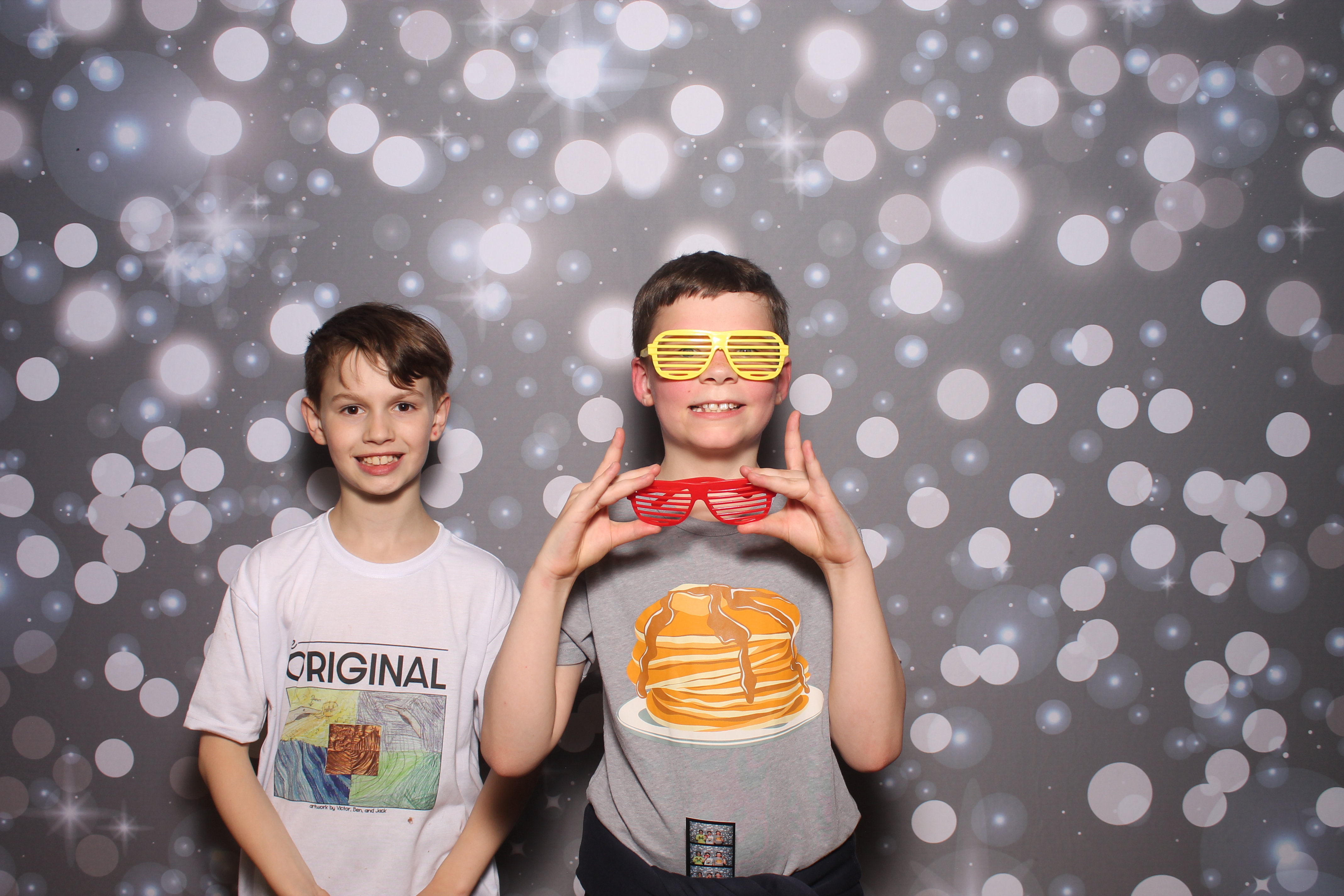 4th Grade Celebration | View more photos from the event at gallery.photoboothcincy.com/u/PhotoBoothCincy/4th-Grade-Celebration