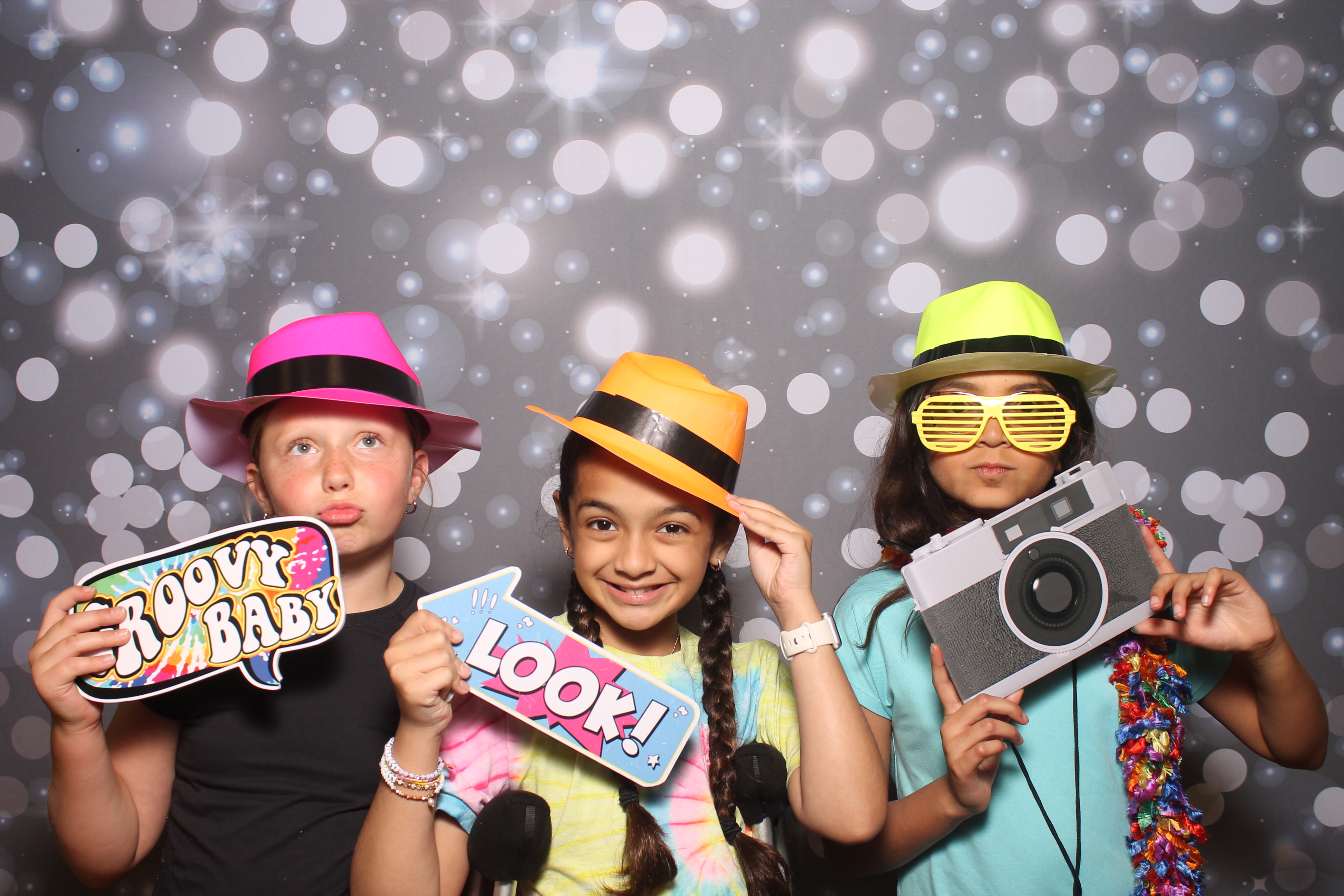 4th Grade Celebration | View more photos from the event at gallery.photoboothcincy.com/u/PhotoBoothCincy/4th-Grade-Celebration