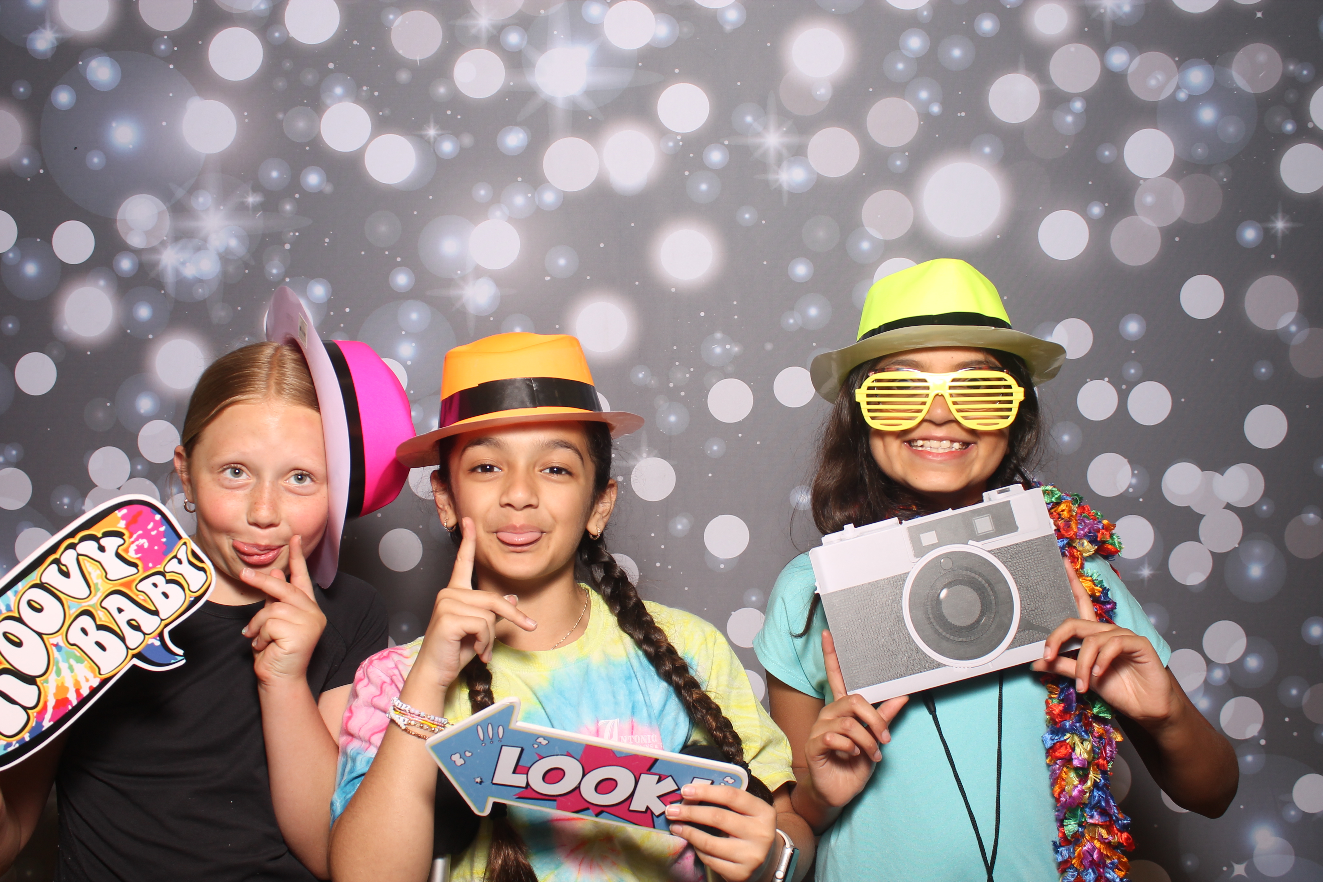 4th Grade Celebration | View more photos from the event at gallery.photoboothcincy.com/u/PhotoBoothCincy/4th-Grade-Celebration