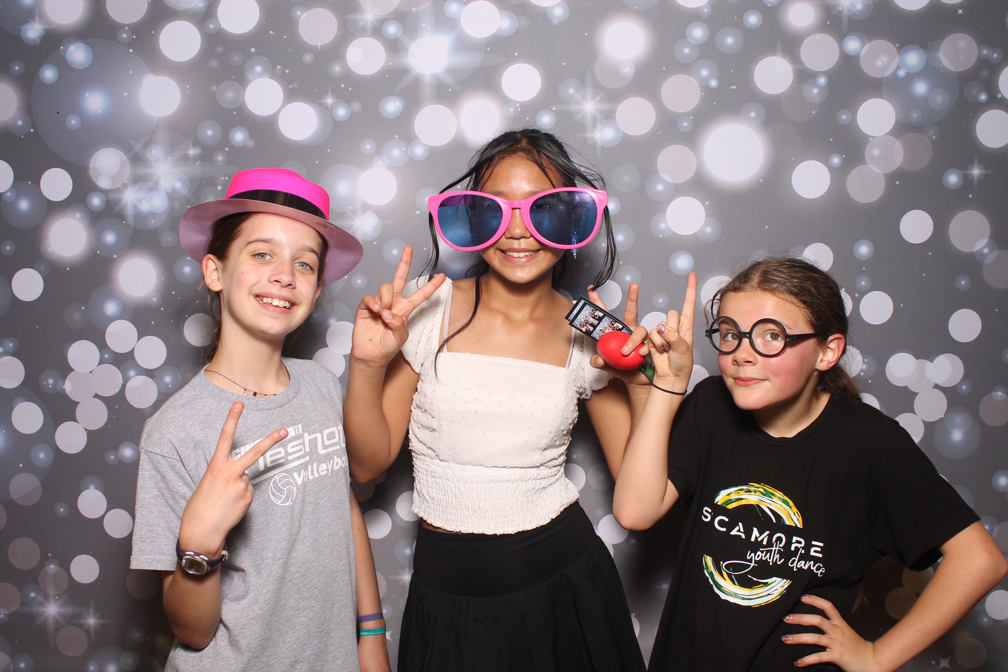 4th Grade Celebration | View more photos from the event at gallery.photoboothcincy.com/u/PhotoBoothCincy/4th-Grade-Celebration