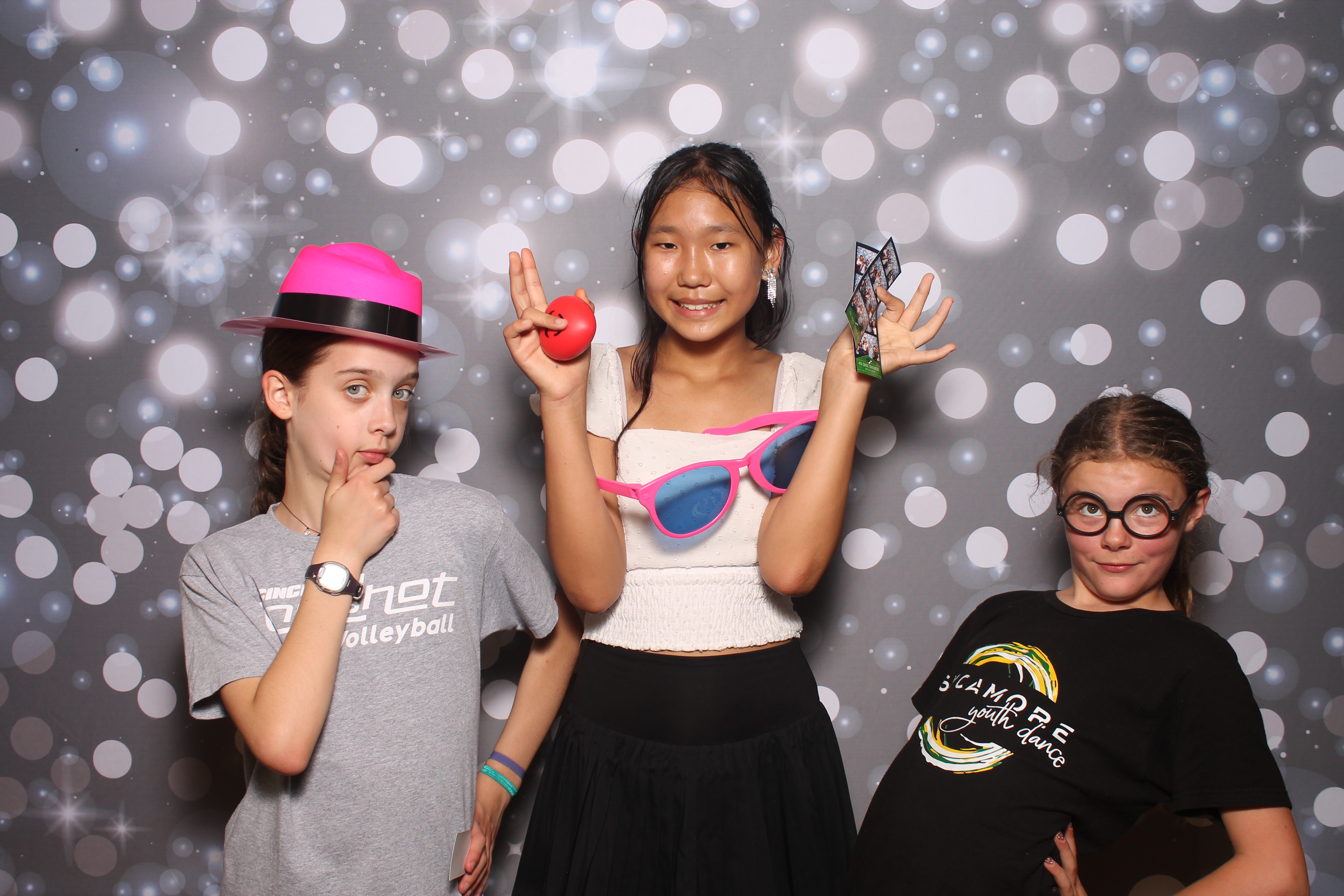 4th Grade Celebration | View more photos from the event at gallery.photoboothcincy.com/u/PhotoBoothCincy/4th-Grade-Celebration