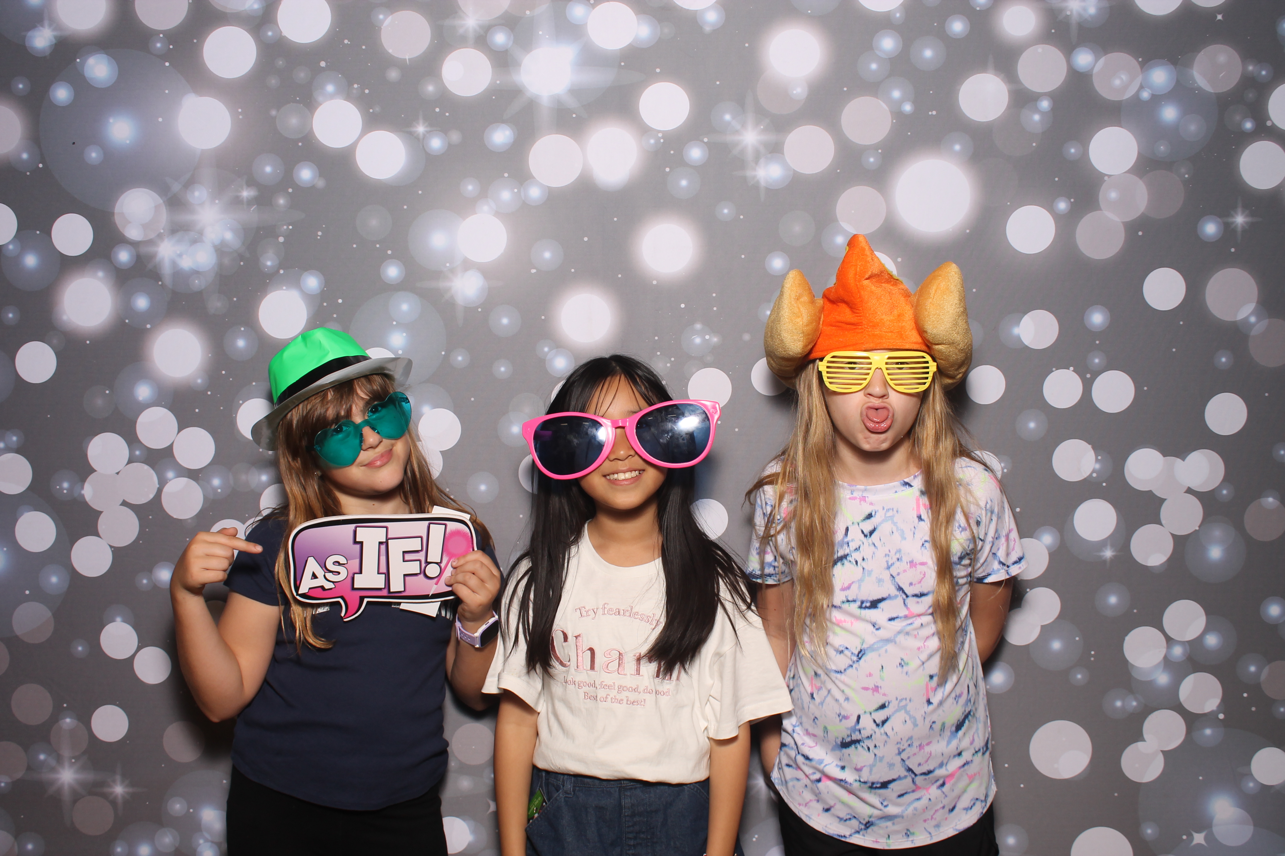 4th Grade Celebration | View more photos from the event at gallery.photoboothcincy.com/u/PhotoBoothCincy/4th-Grade-Celebration