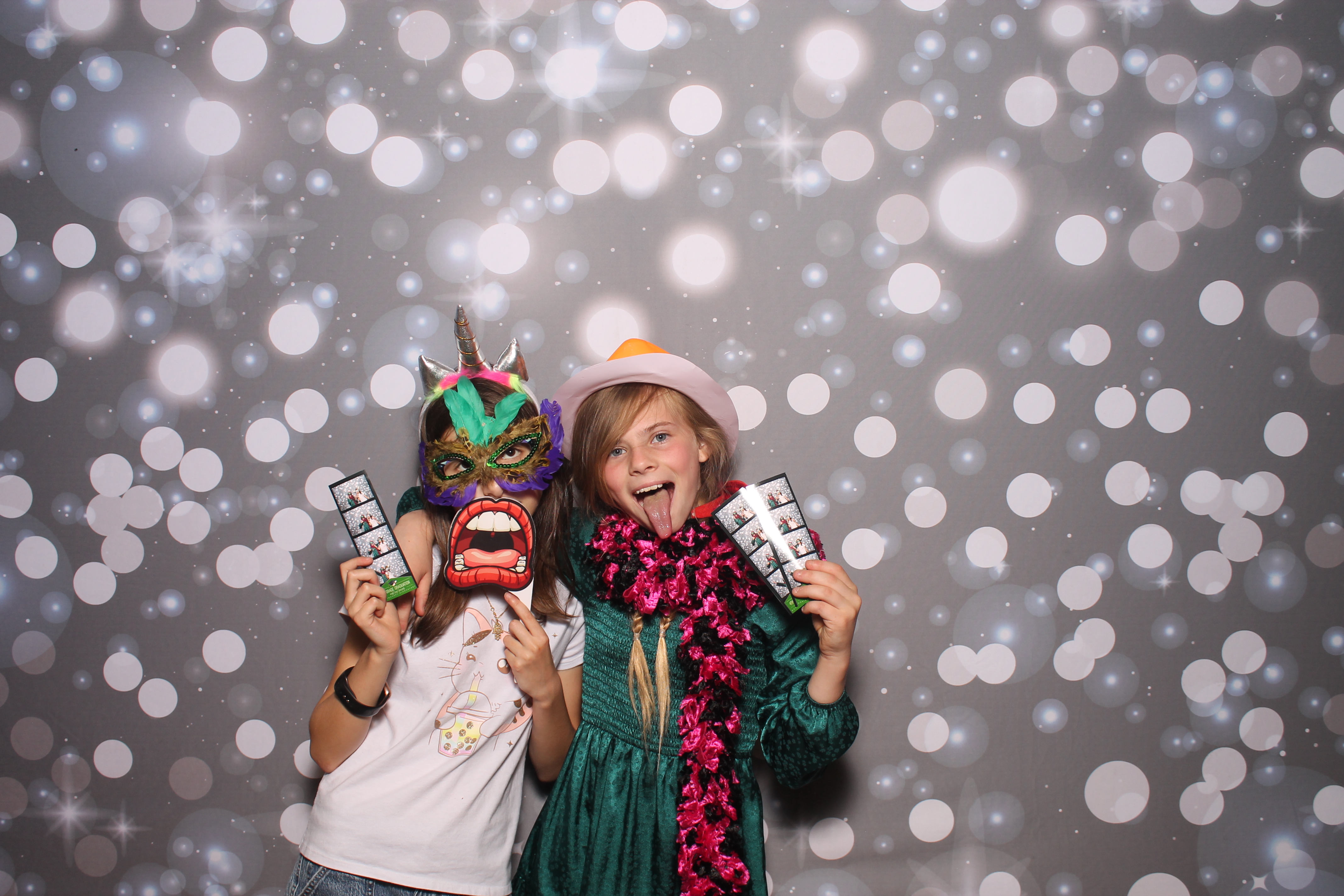 4th Grade Celebration | View more photos from the event at gallery.photoboothcincy.com/u/PhotoBoothCincy/4th-Grade-Celebration