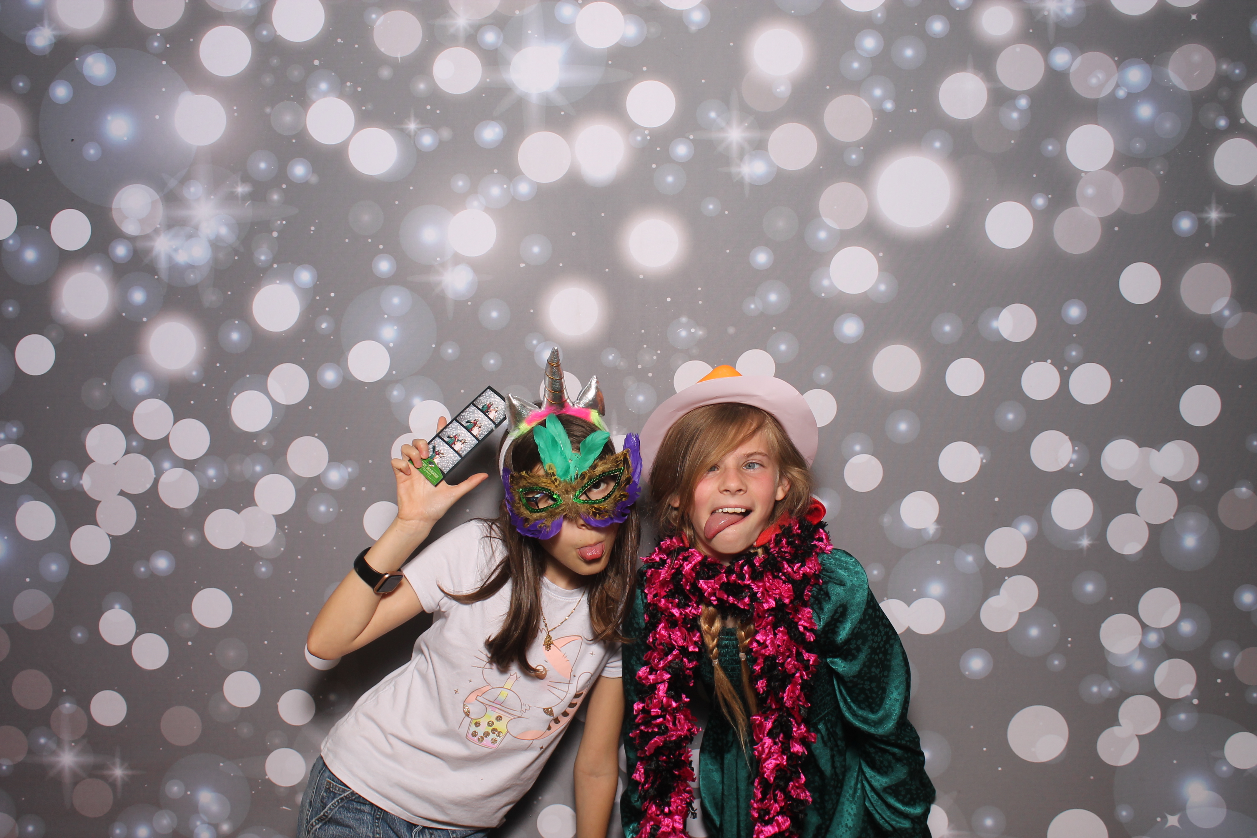 4th Grade Celebration | View more photos from the event at gallery.photoboothcincy.com/u/PhotoBoothCincy/4th-Grade-Celebration