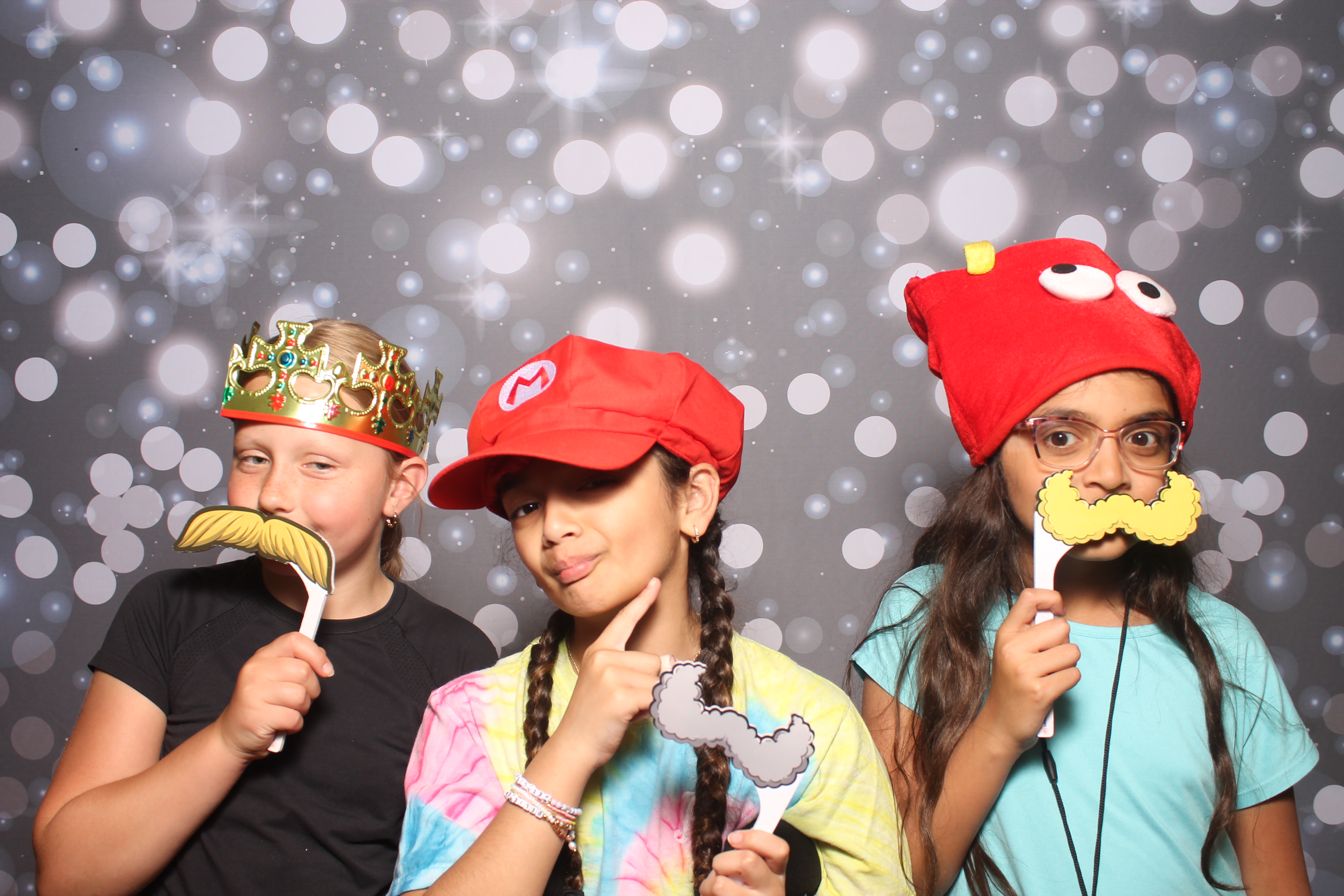 4th Grade Celebration | View more photos from the event at gallery.photoboothcincy.com/u/PhotoBoothCincy/4th-Grade-Celebration