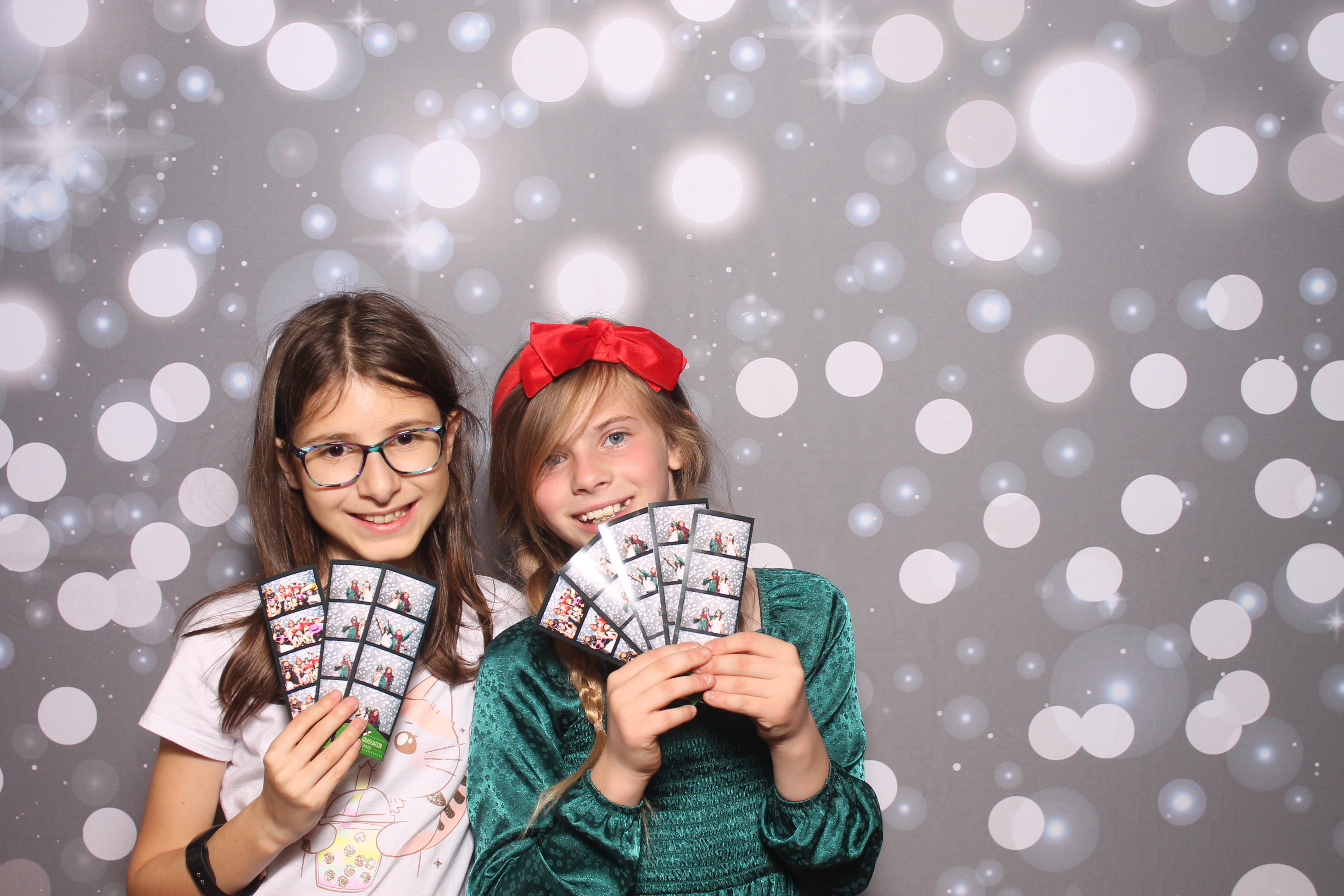 4th Grade Celebration | View more photos from the event at gallery.photoboothcincy.com/u/PhotoBoothCincy/4th-Grade-Celebration