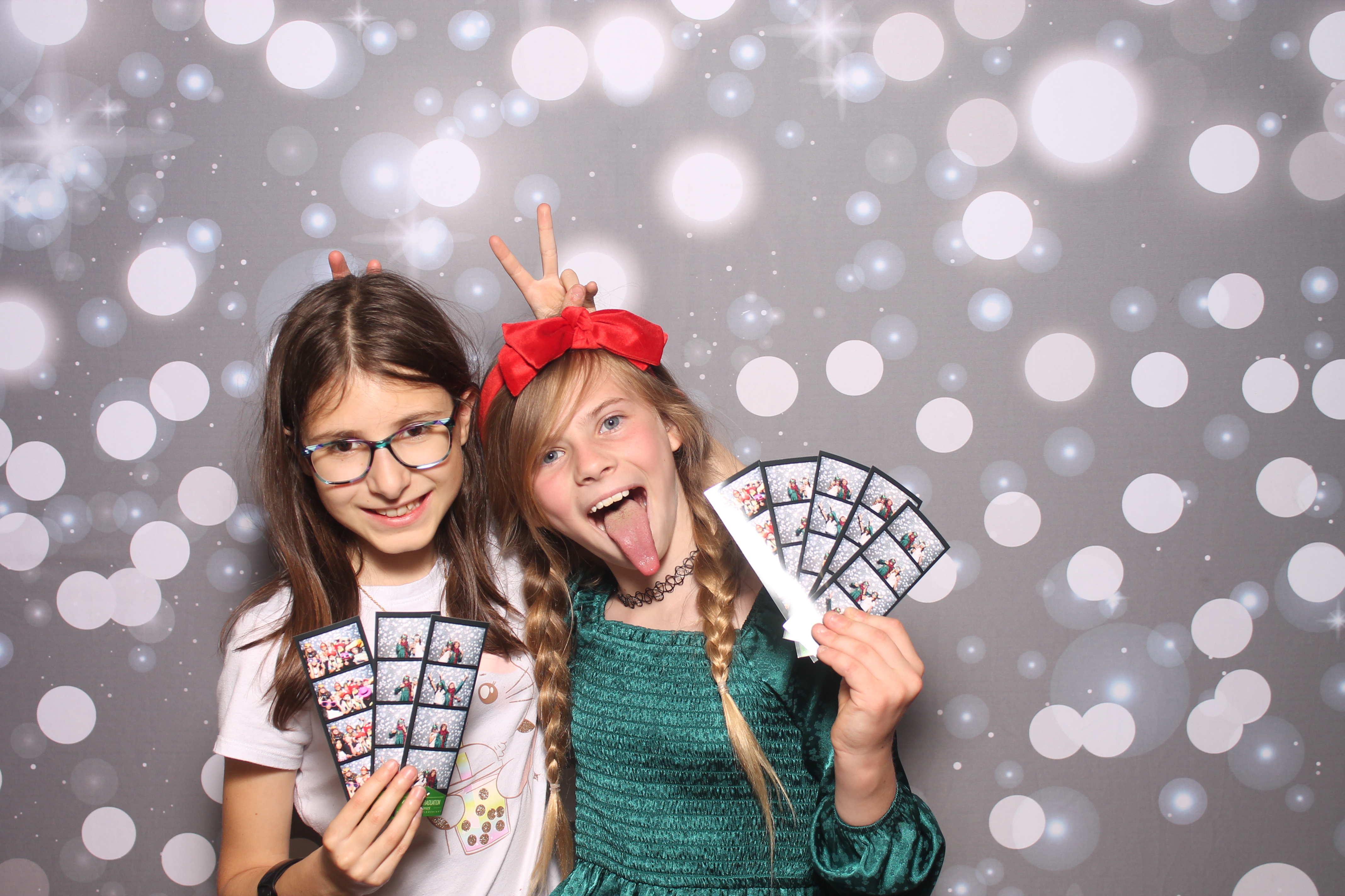 4th Grade Celebration | View more photos from the event at gallery.photoboothcincy.com/u/PhotoBoothCincy/4th-Grade-Celebration