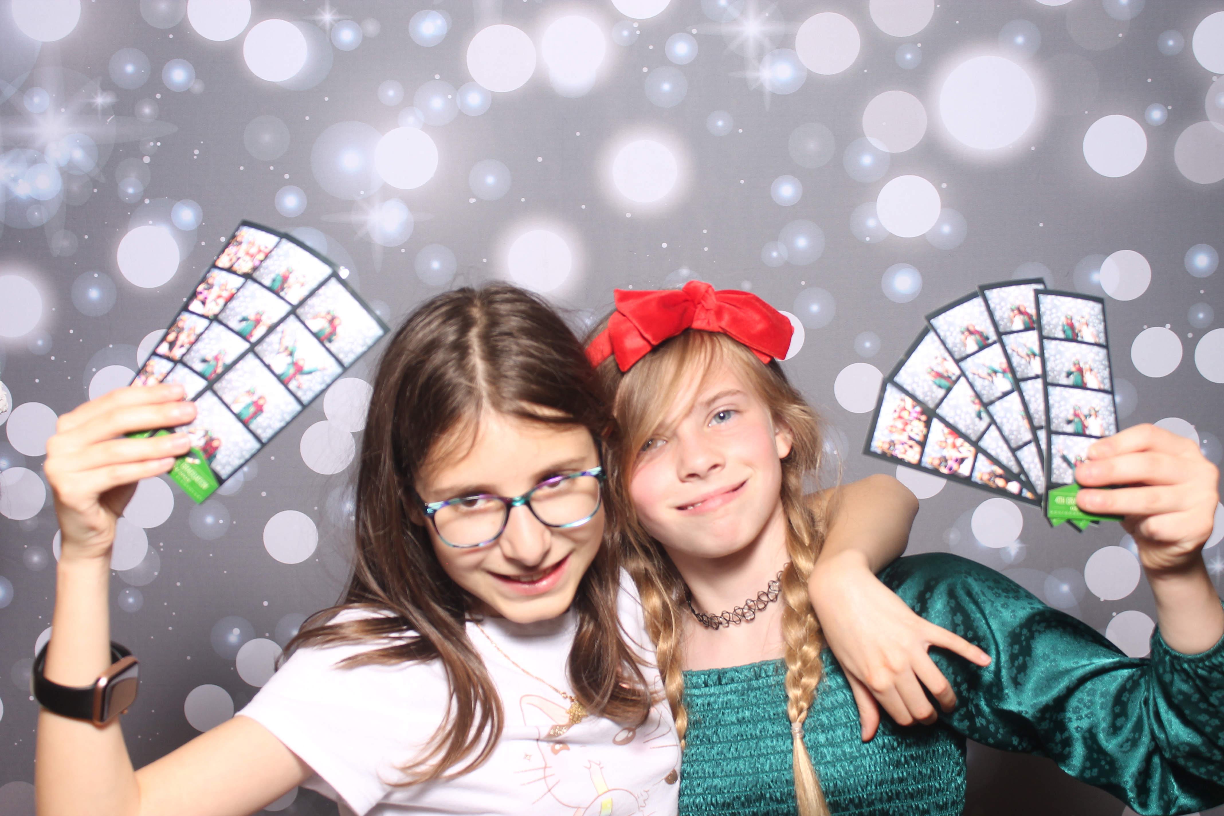 4th Grade Celebration | View more photos from the event at gallery.photoboothcincy.com/u/PhotoBoothCincy/4th-Grade-Celebration