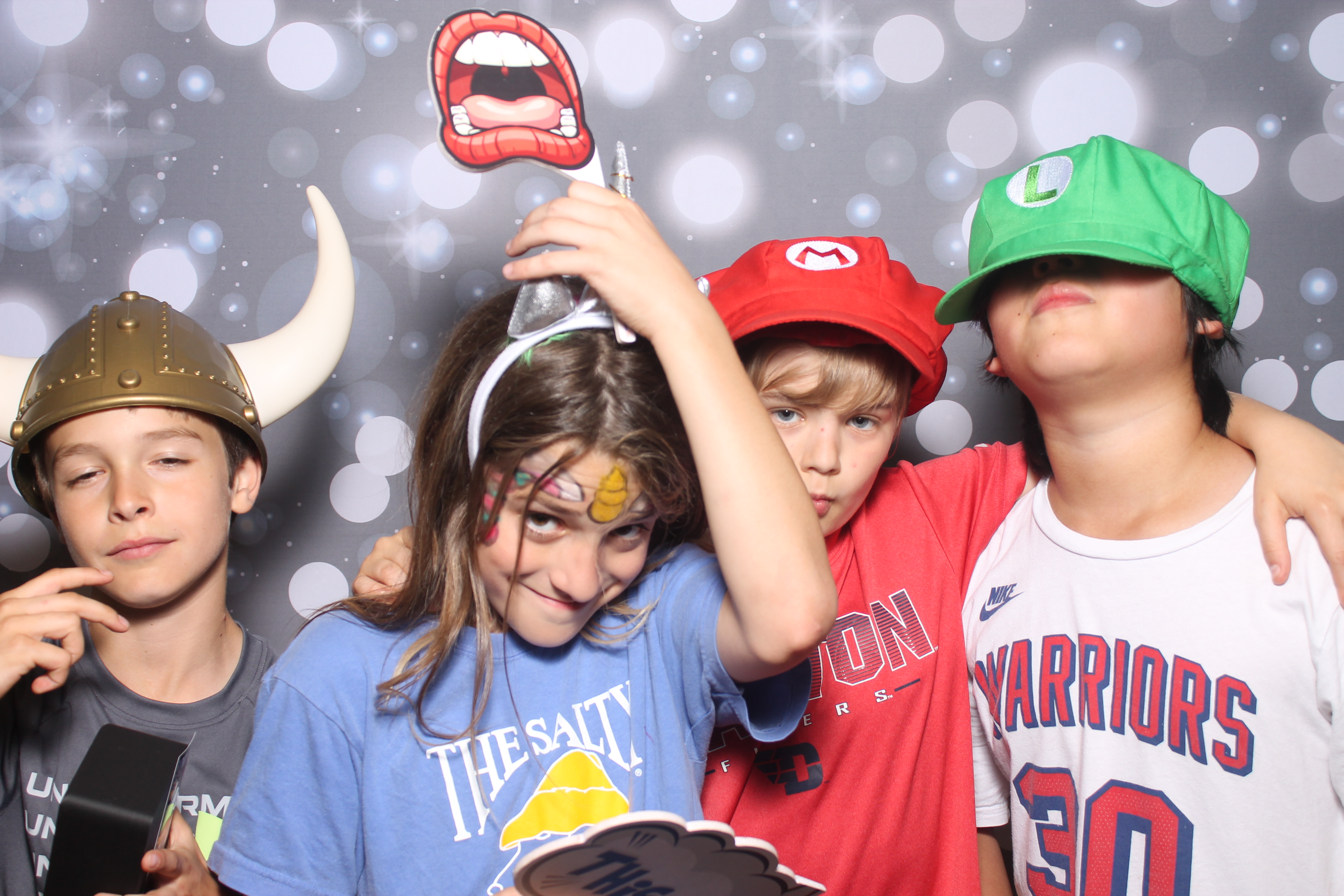 4th Grade Celebration | View more photos from the event at gallery.photoboothcincy.com/u/PhotoBoothCincy/4th-Grade-Celebration