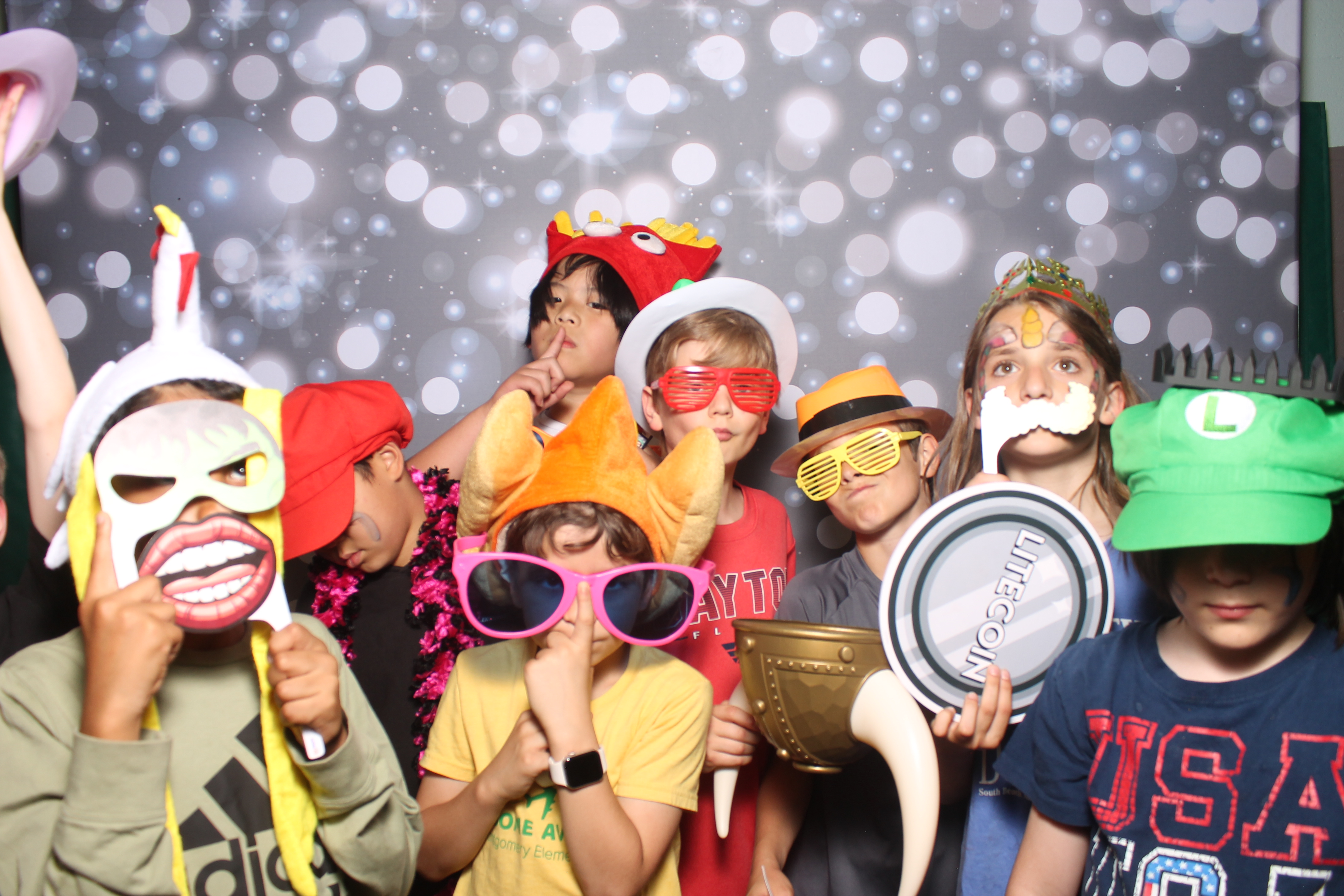 4th Grade Celebration | View more photos from the event at gallery.photoboothcincy.com/u/PhotoBoothCincy/4th-Grade-Celebration