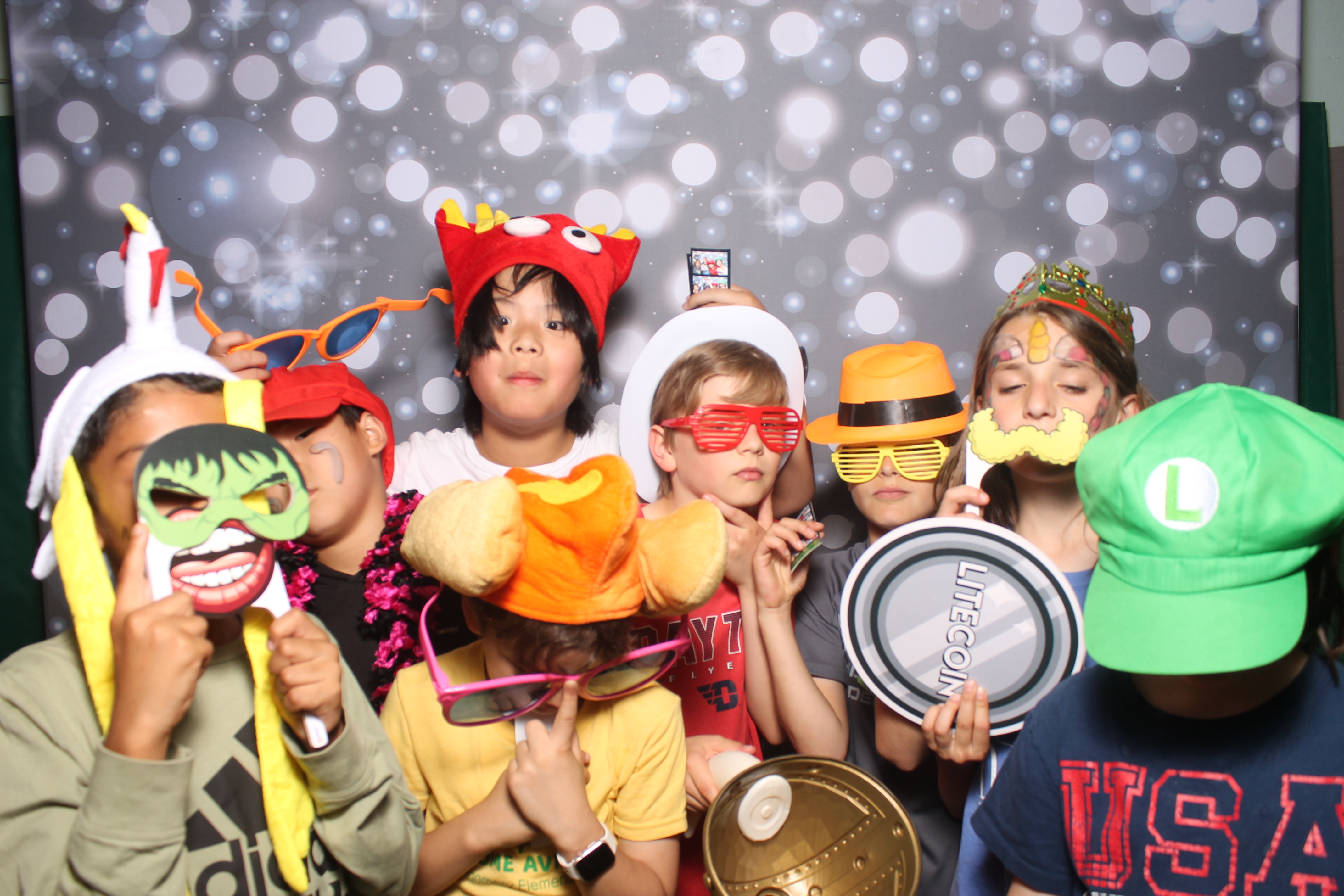 4th Grade Celebration | View more photos from the event at gallery.photoboothcincy.com/u/PhotoBoothCincy/4th-Grade-Celebration
