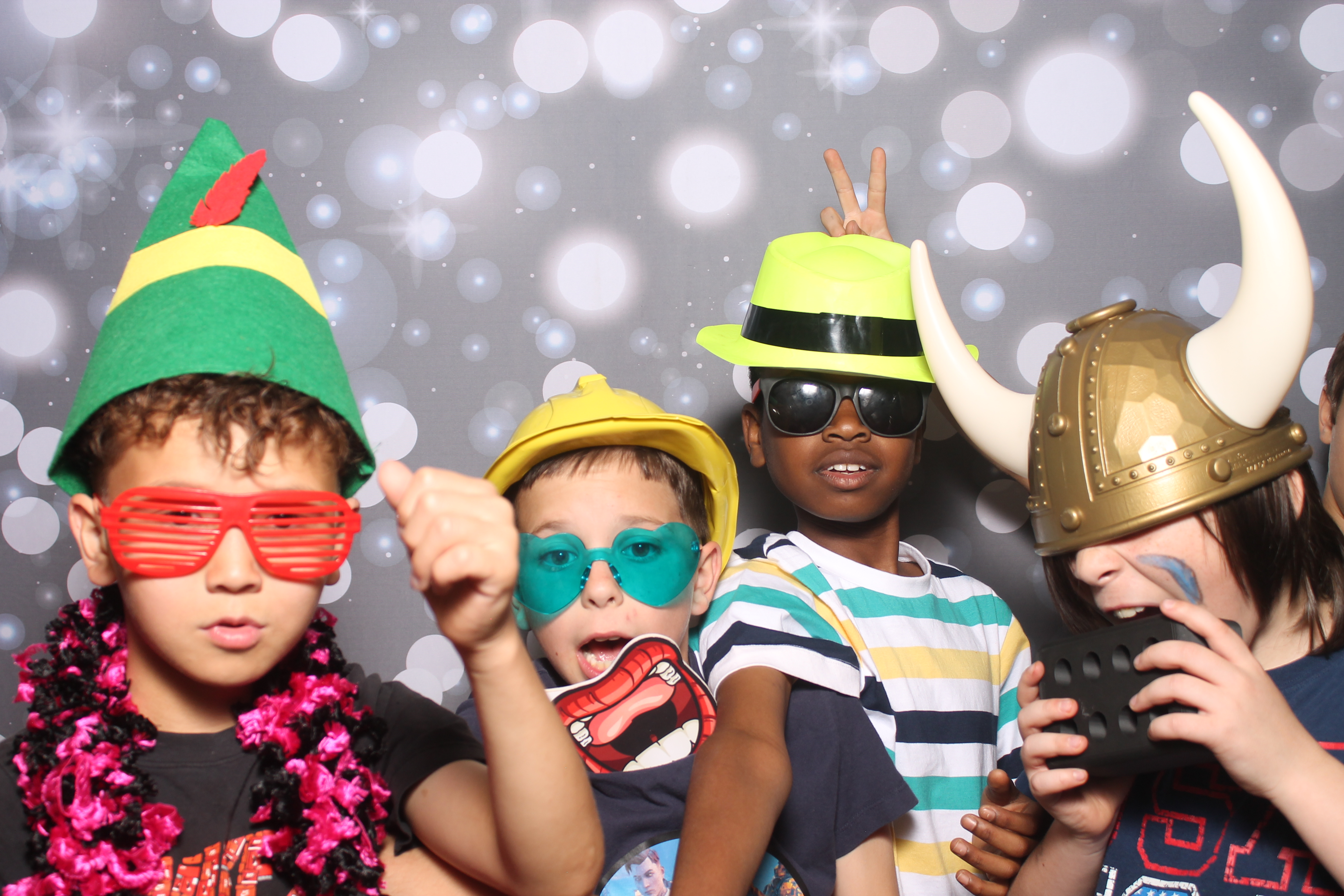 4th Grade Celebration | View more photos from the event at gallery.photoboothcincy.com/u/PhotoBoothCincy/4th-Grade-Celebration