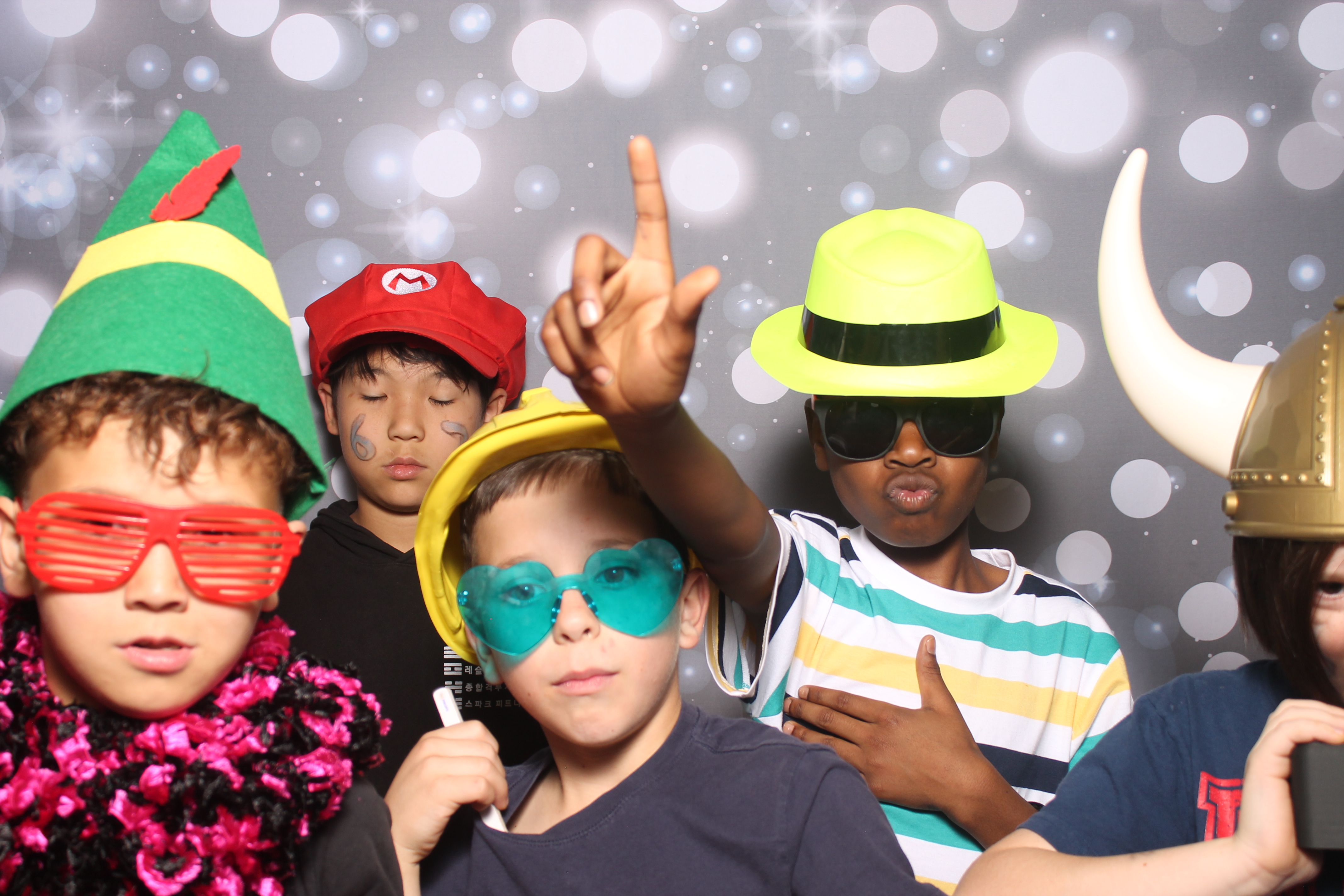 4th Grade Celebration | View more photos from the event at gallery.photoboothcincy.com/u/PhotoBoothCincy/4th-Grade-Celebration