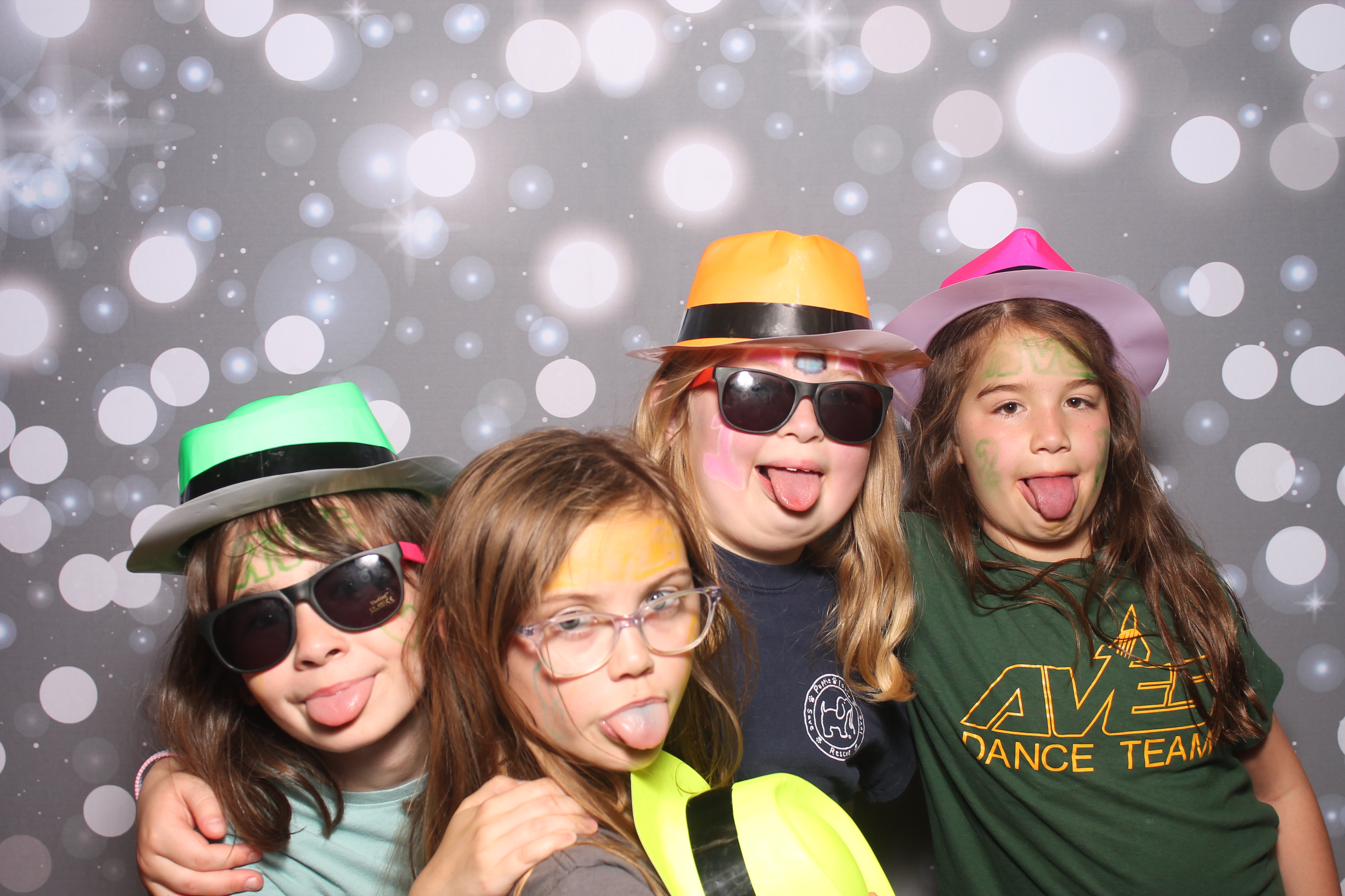 4th Grade Celebration | View more photos from the event at gallery.photoboothcincy.com/u/PhotoBoothCincy/4th-Grade-Celebration