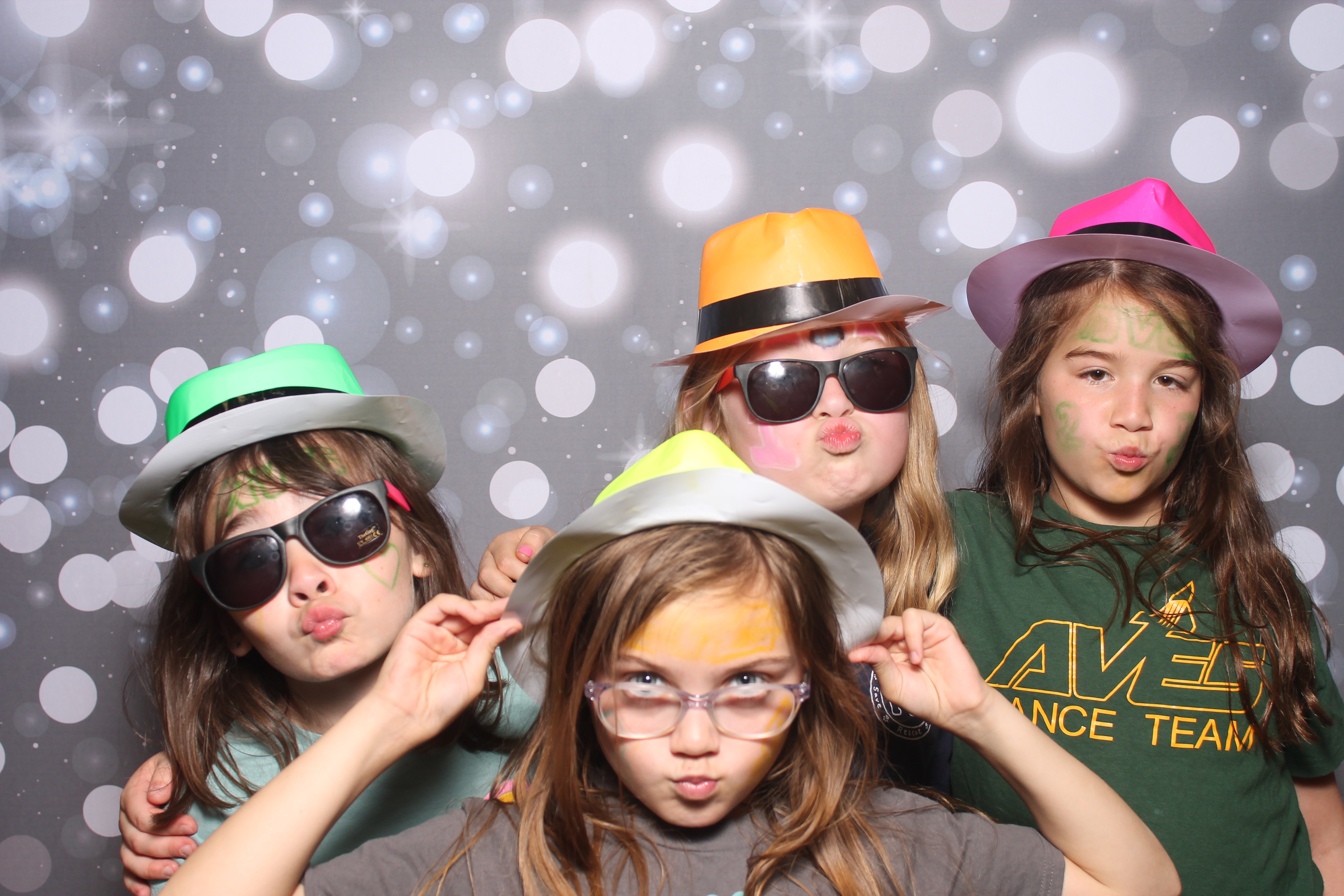 4th Grade Celebration | View more photos from the event at gallery.photoboothcincy.com/u/PhotoBoothCincy/4th-Grade-Celebration