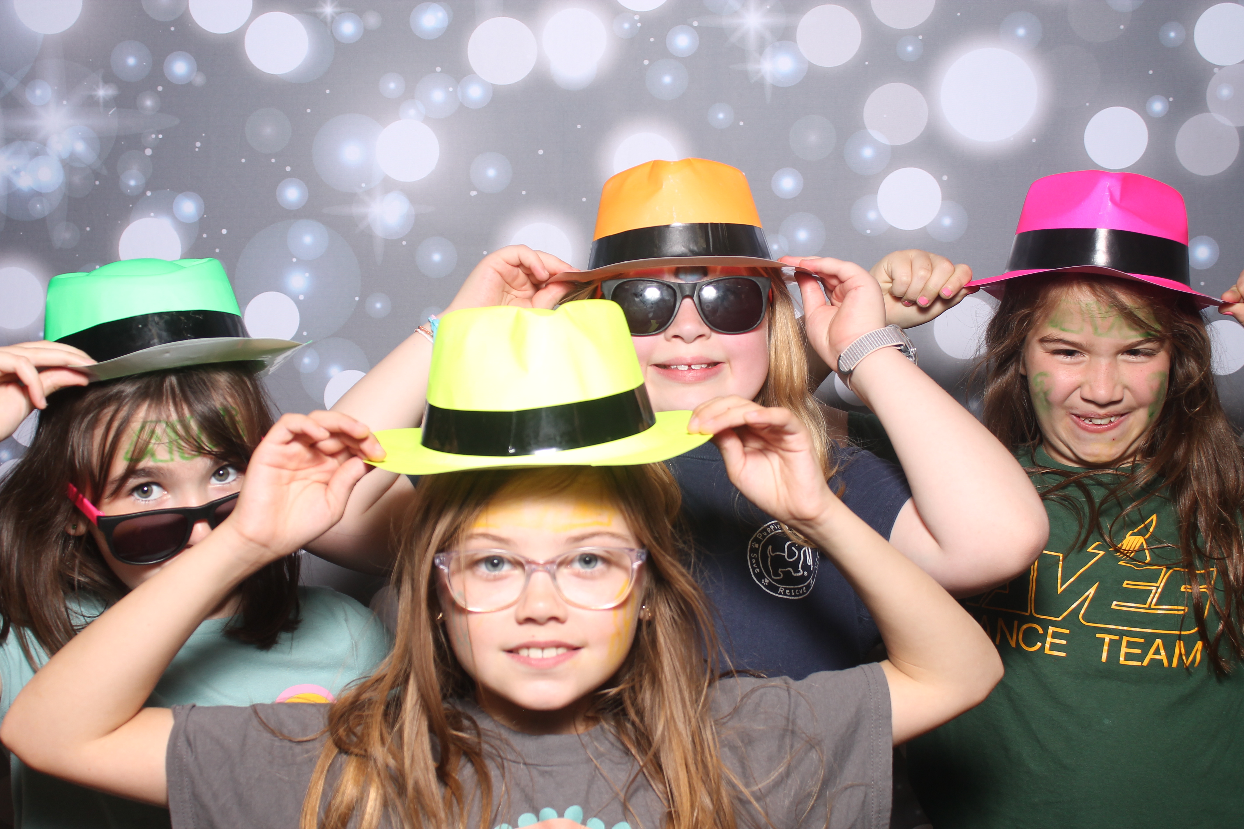 4th Grade Celebration | View more photos from the event at gallery.photoboothcincy.com/u/PhotoBoothCincy/4th-Grade-Celebration