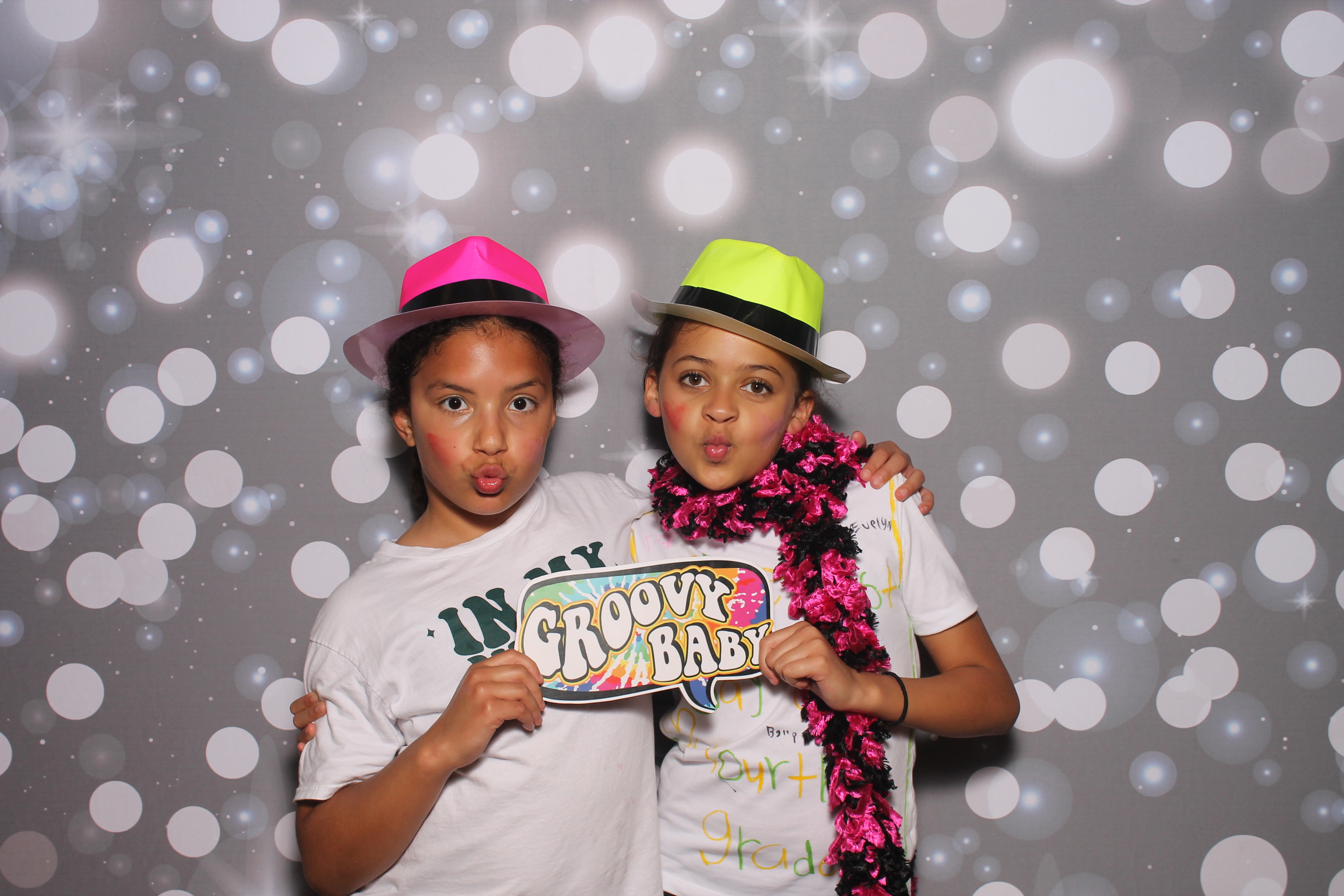 4th Grade Celebration | View more photos from the event at gallery.photoboothcincy.com/u/PhotoBoothCincy/4th-Grade-Celebration