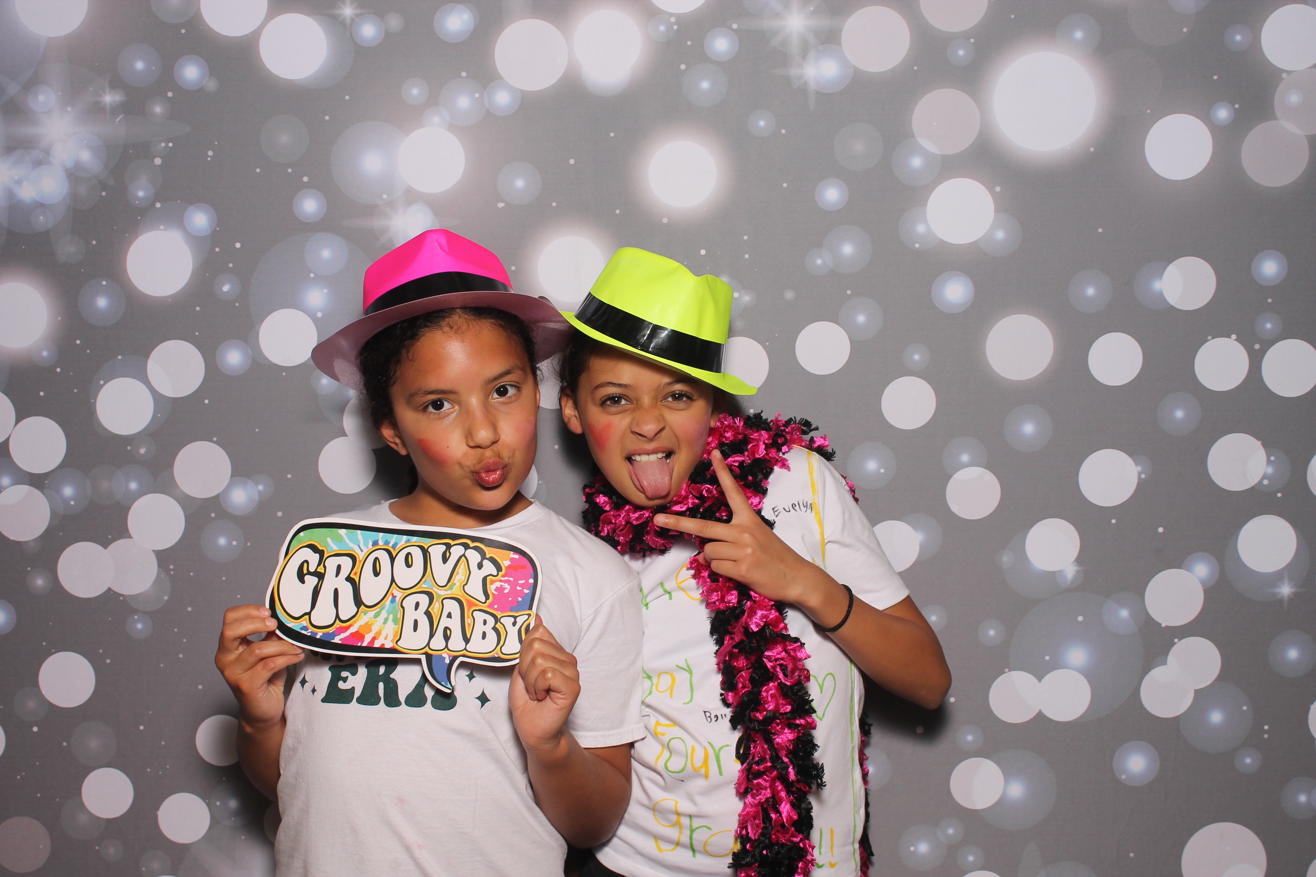 4th Grade Celebration | View more photos from the event at gallery.photoboothcincy.com/u/PhotoBoothCincy/4th-Grade-Celebration