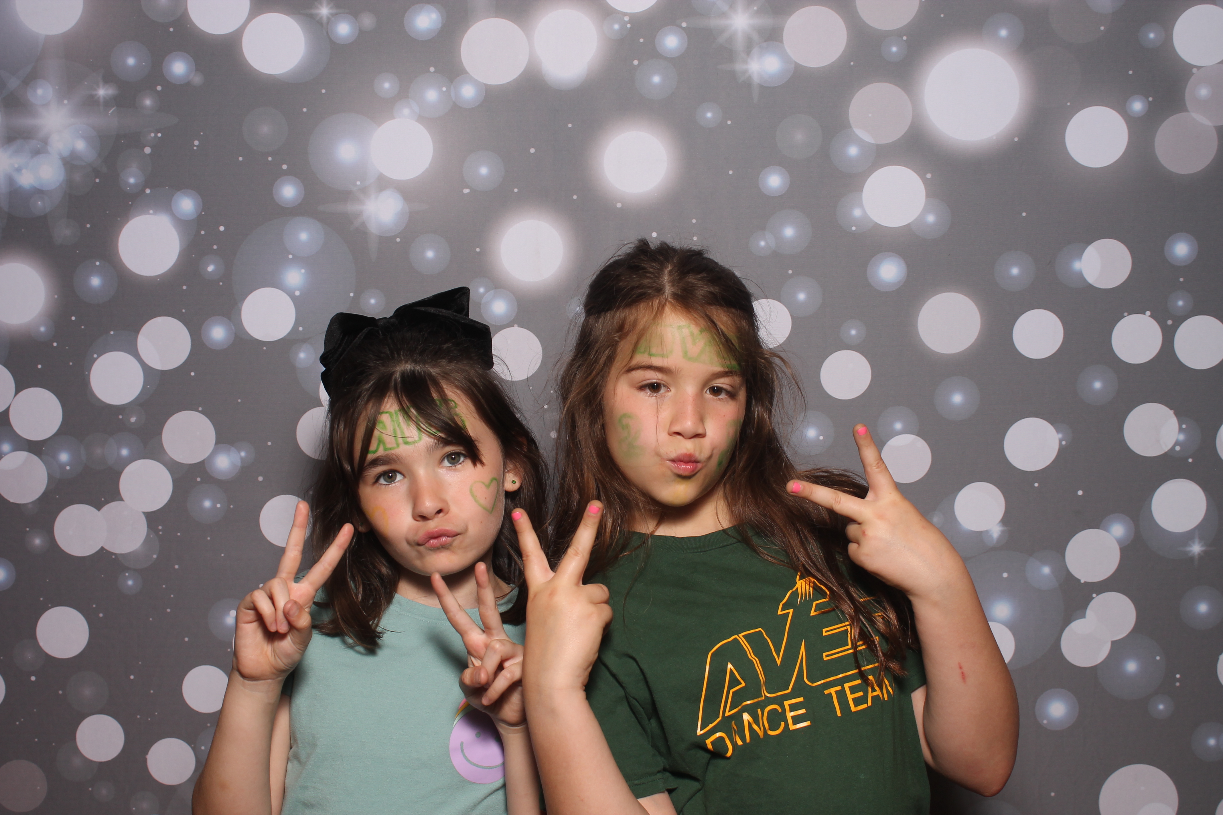 4th Grade Celebration | View more photos from the event at gallery.photoboothcincy.com/u/PhotoBoothCincy/4th-Grade-Celebration
