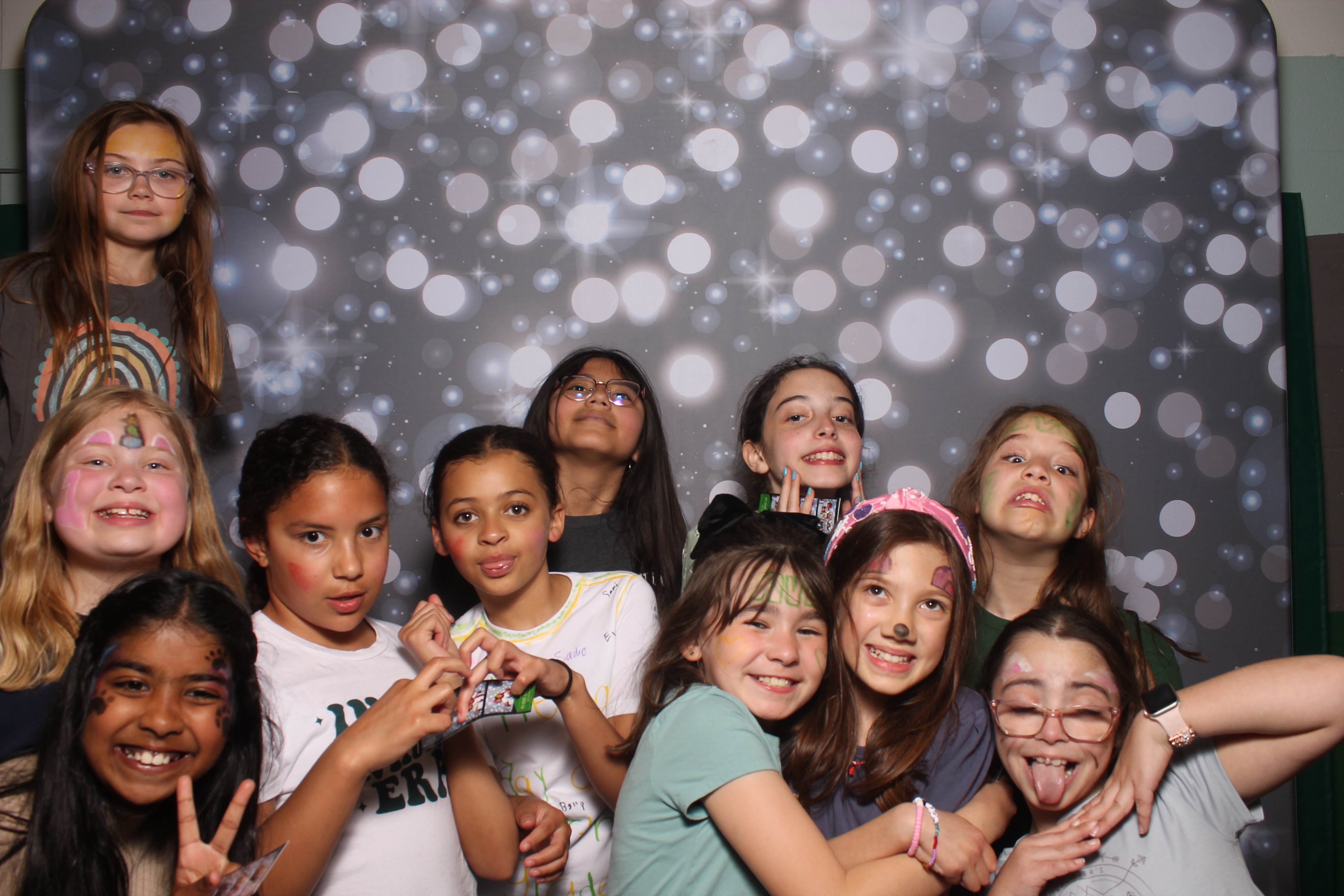 4th Grade Celebration | View more photos from the event at gallery.photoboothcincy.com/u/PhotoBoothCincy/4th-Grade-Celebration