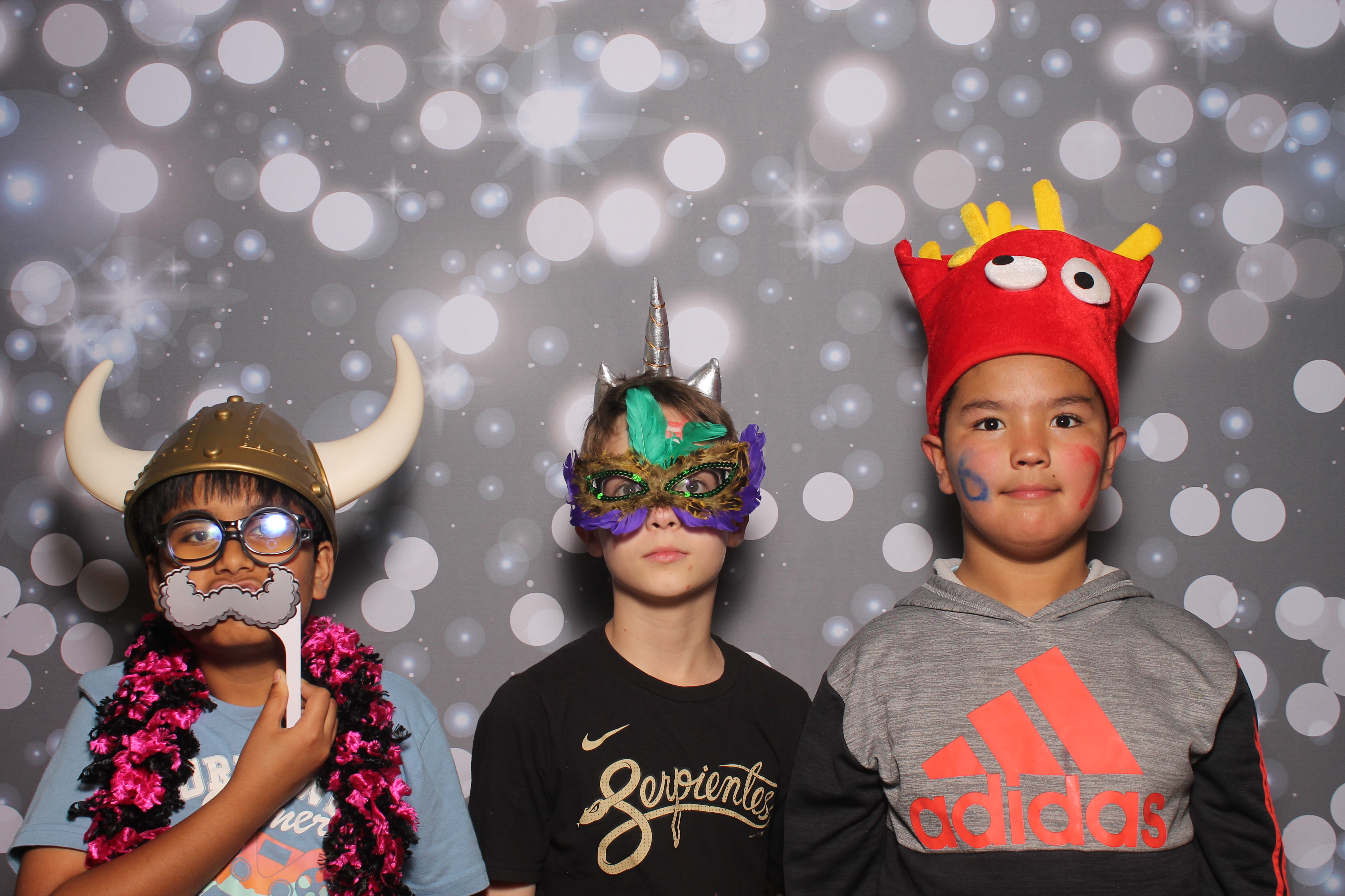 4th Grade Celebration | View more photos from the event at gallery.photoboothcincy.com/u/PhotoBoothCincy/4th-Grade-Celebration