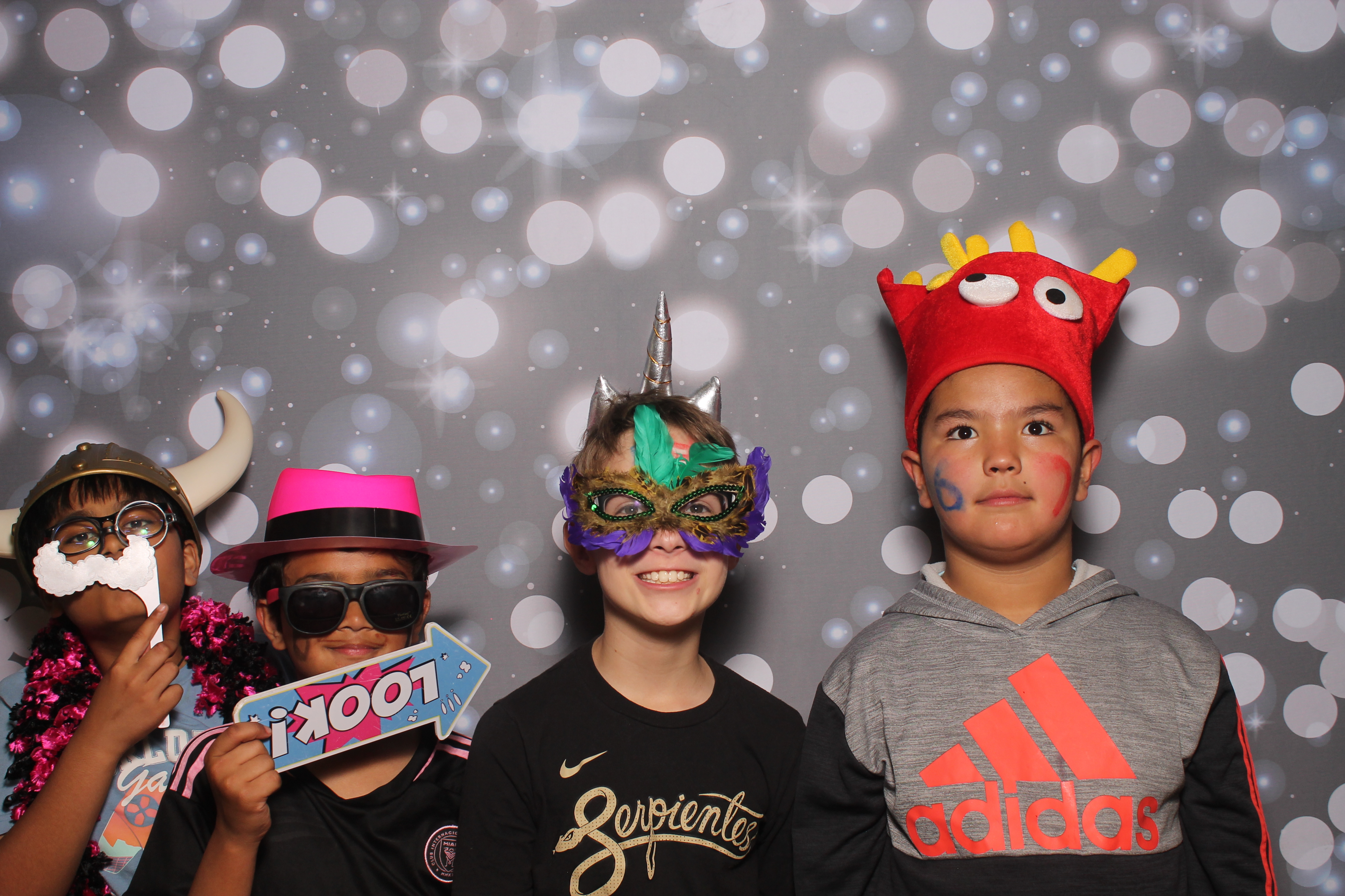 4th Grade Celebration | View more photos from the event at gallery.photoboothcincy.com/u/PhotoBoothCincy/4th-Grade-Celebration