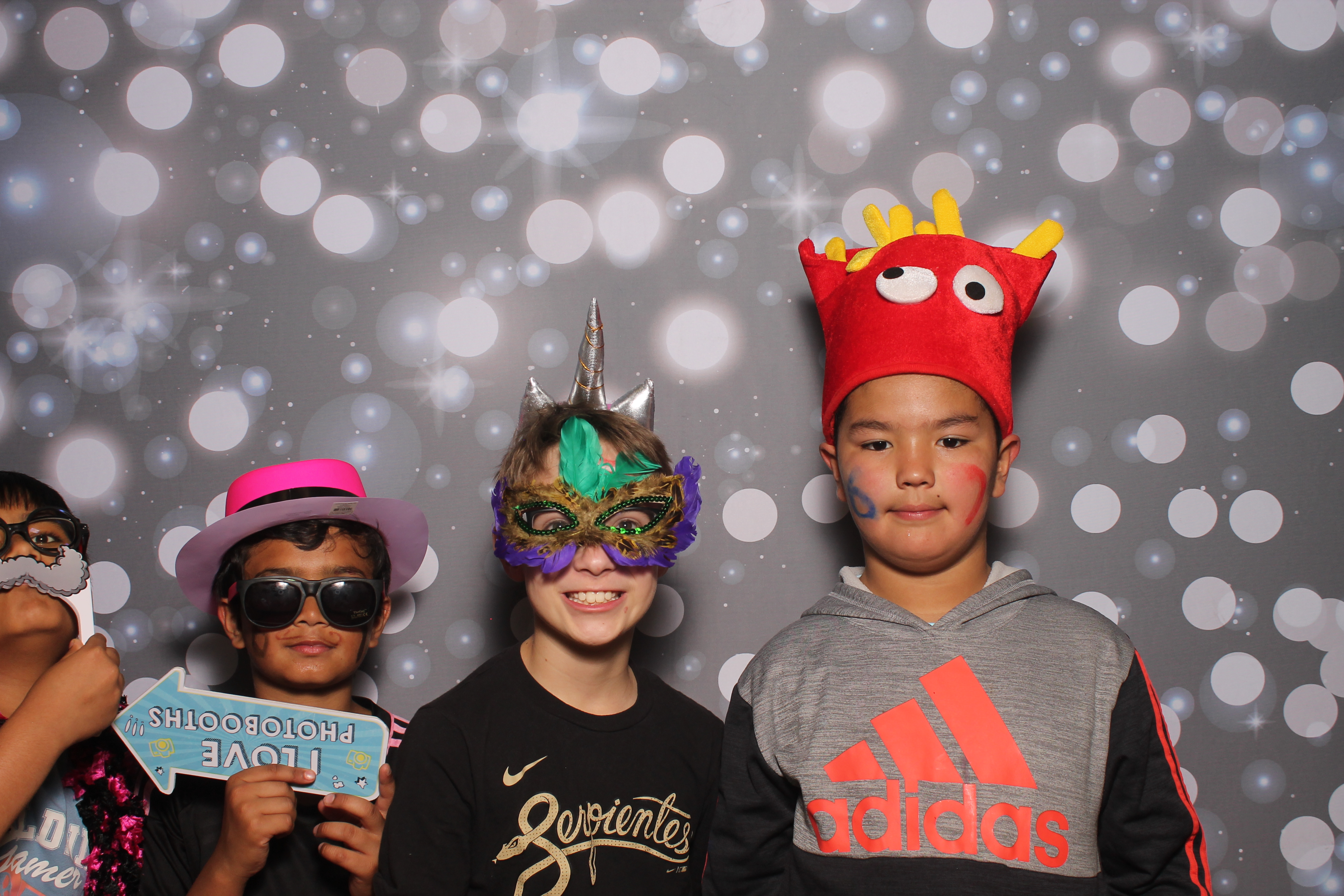 4th Grade Celebration | View more photos from the event at gallery.photoboothcincy.com/u/PhotoBoothCincy/4th-Grade-Celebration