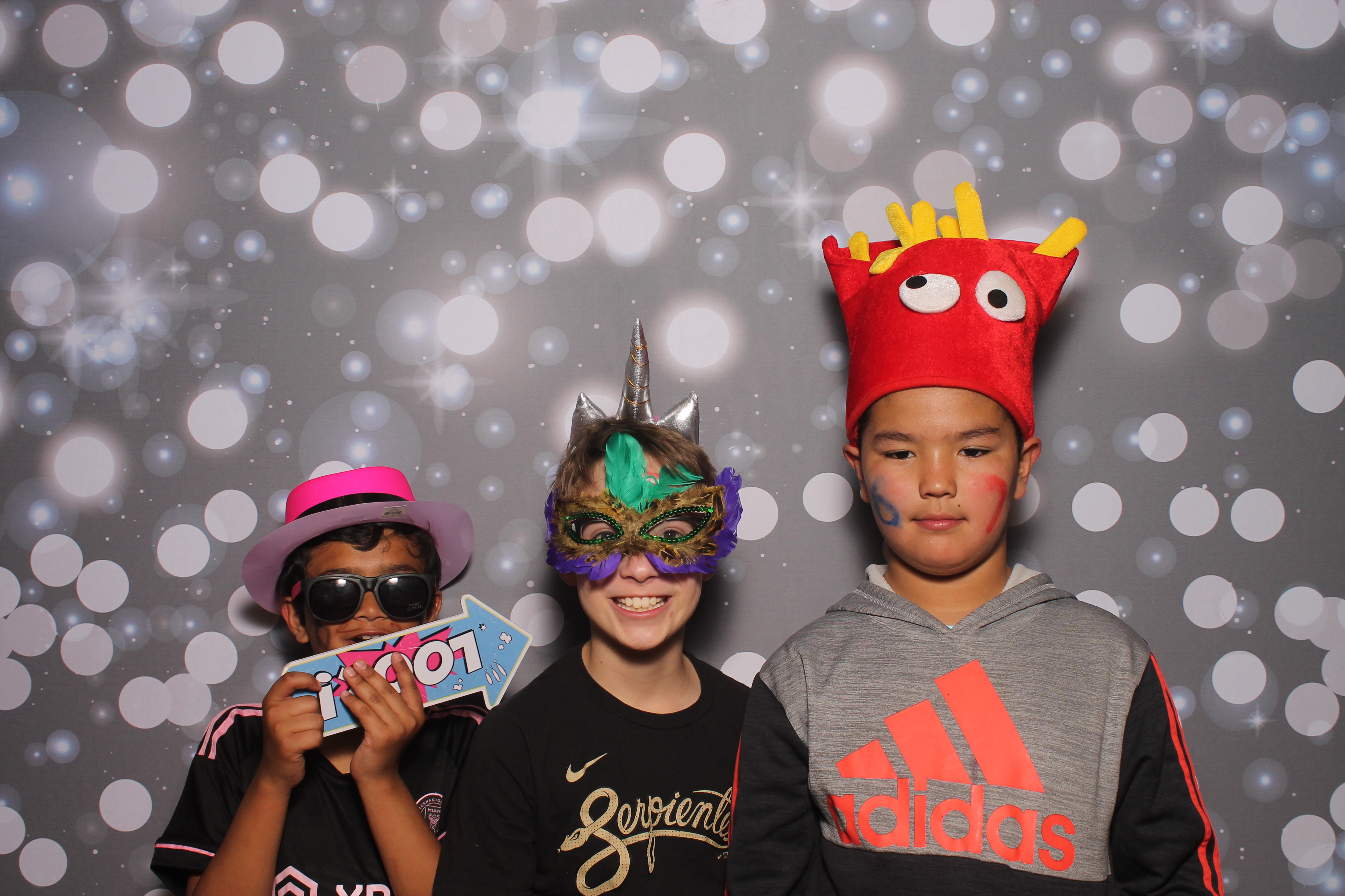 4th Grade Celebration | View more photos from the event at gallery.photoboothcincy.com/u/PhotoBoothCincy/4th-Grade-Celebration