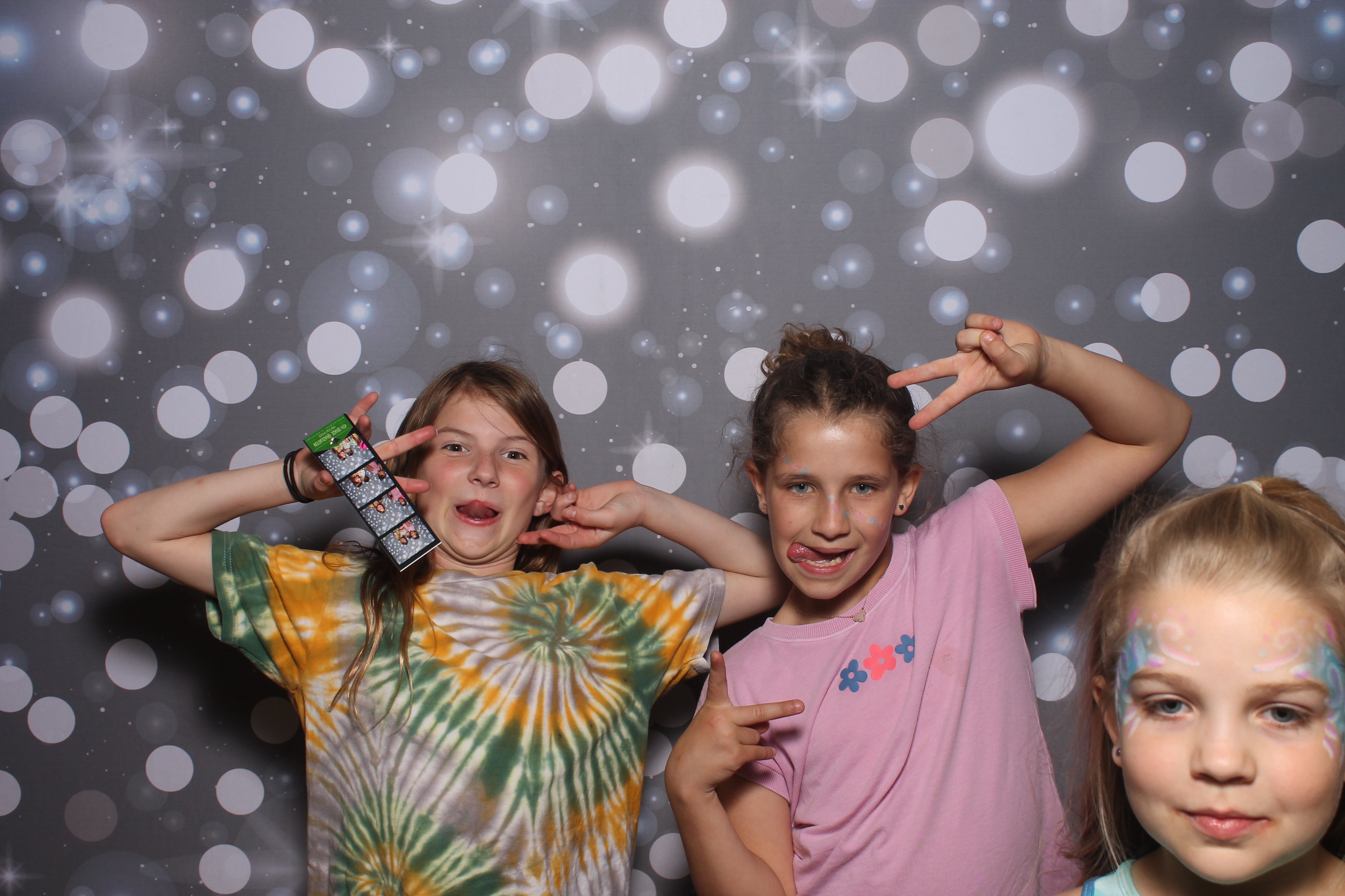 4th Grade Celebration | View more photos from the event at gallery.photoboothcincy.com/u/PhotoBoothCincy/4th-Grade-Celebration