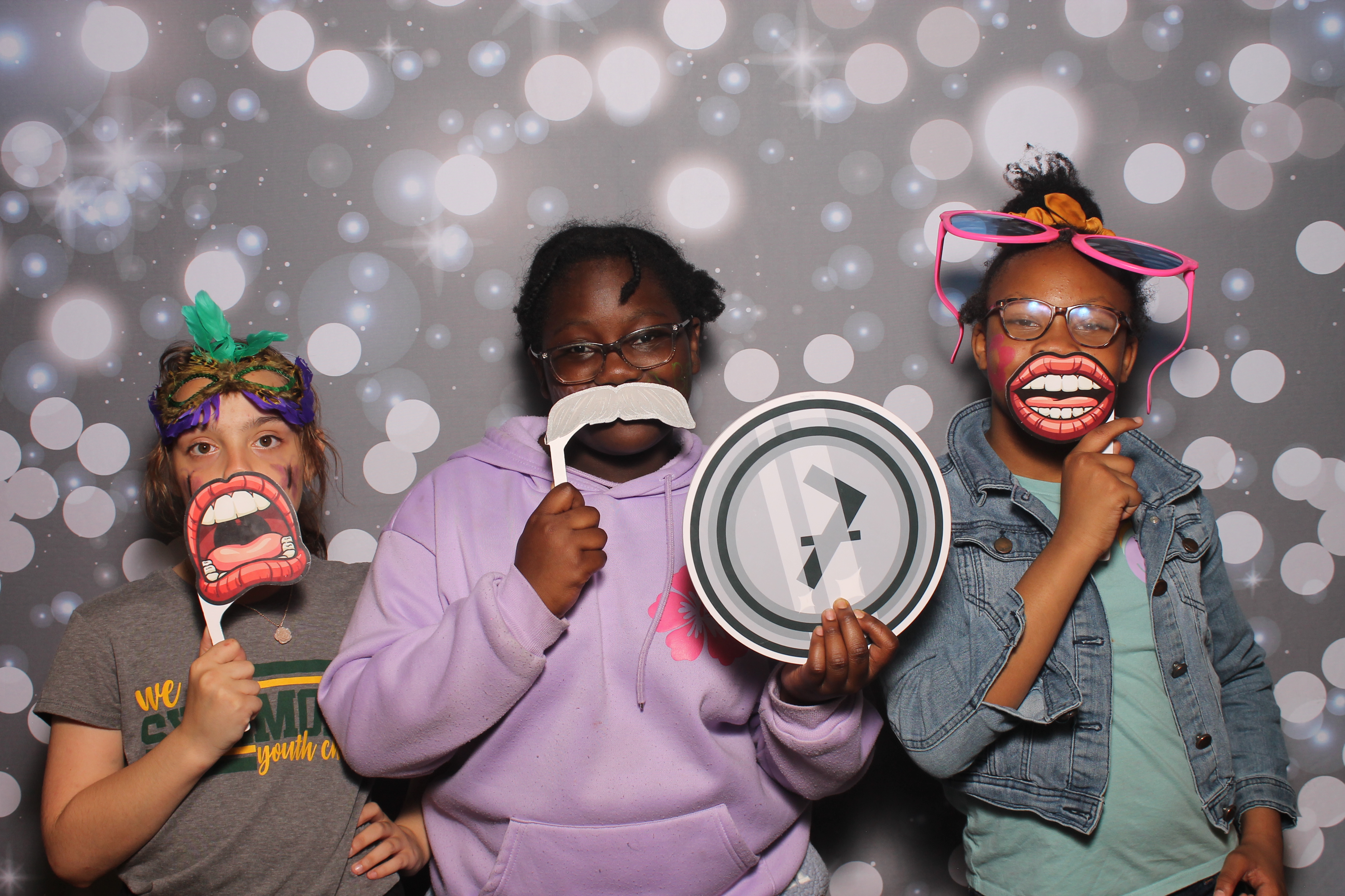 4th Grade Celebration | View more photos from the event at gallery.photoboothcincy.com/u/PhotoBoothCincy/4th-Grade-Celebration