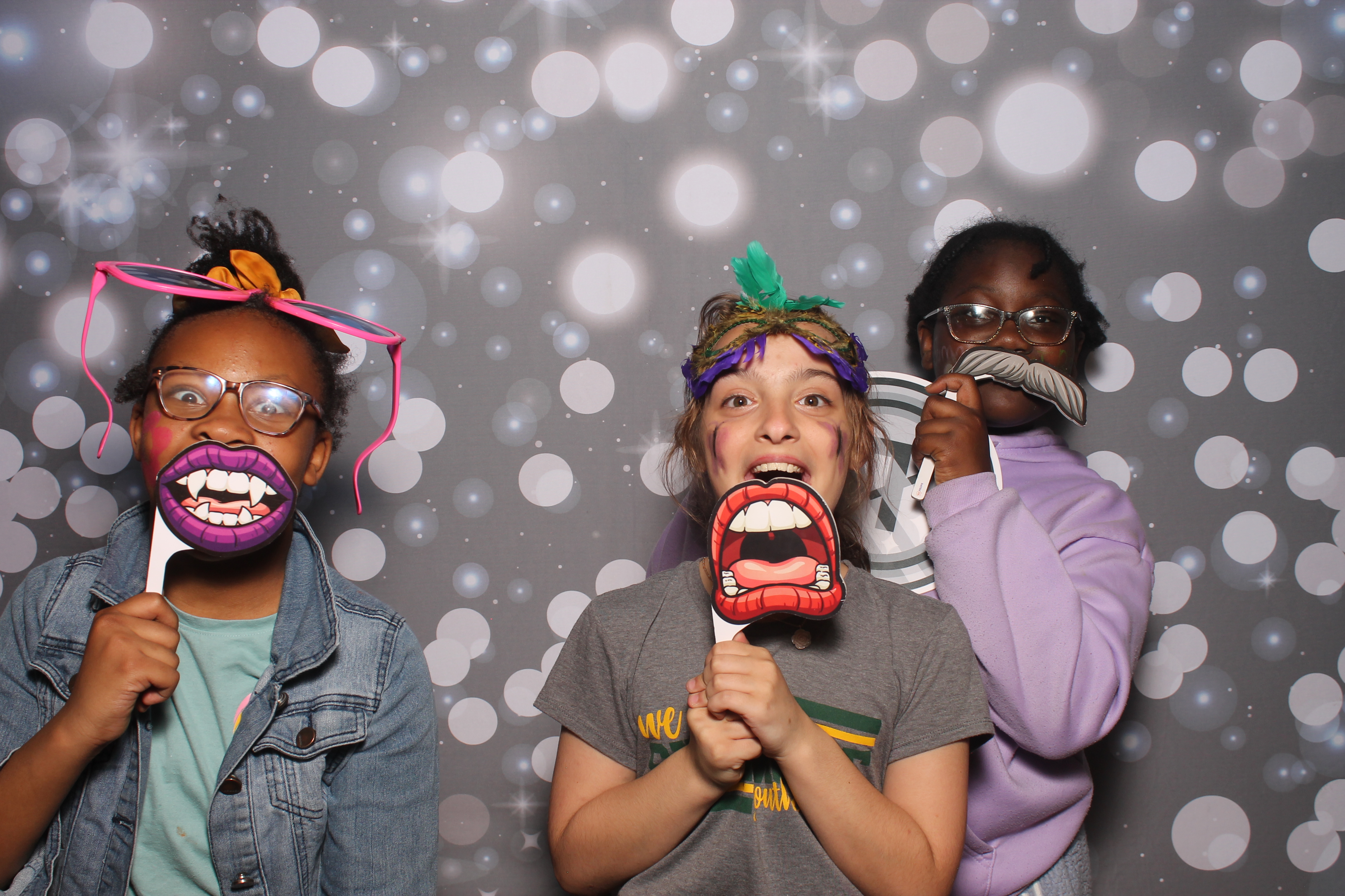 4th Grade Celebration | View more photos from the event at gallery.photoboothcincy.com/u/PhotoBoothCincy/4th-Grade-Celebration