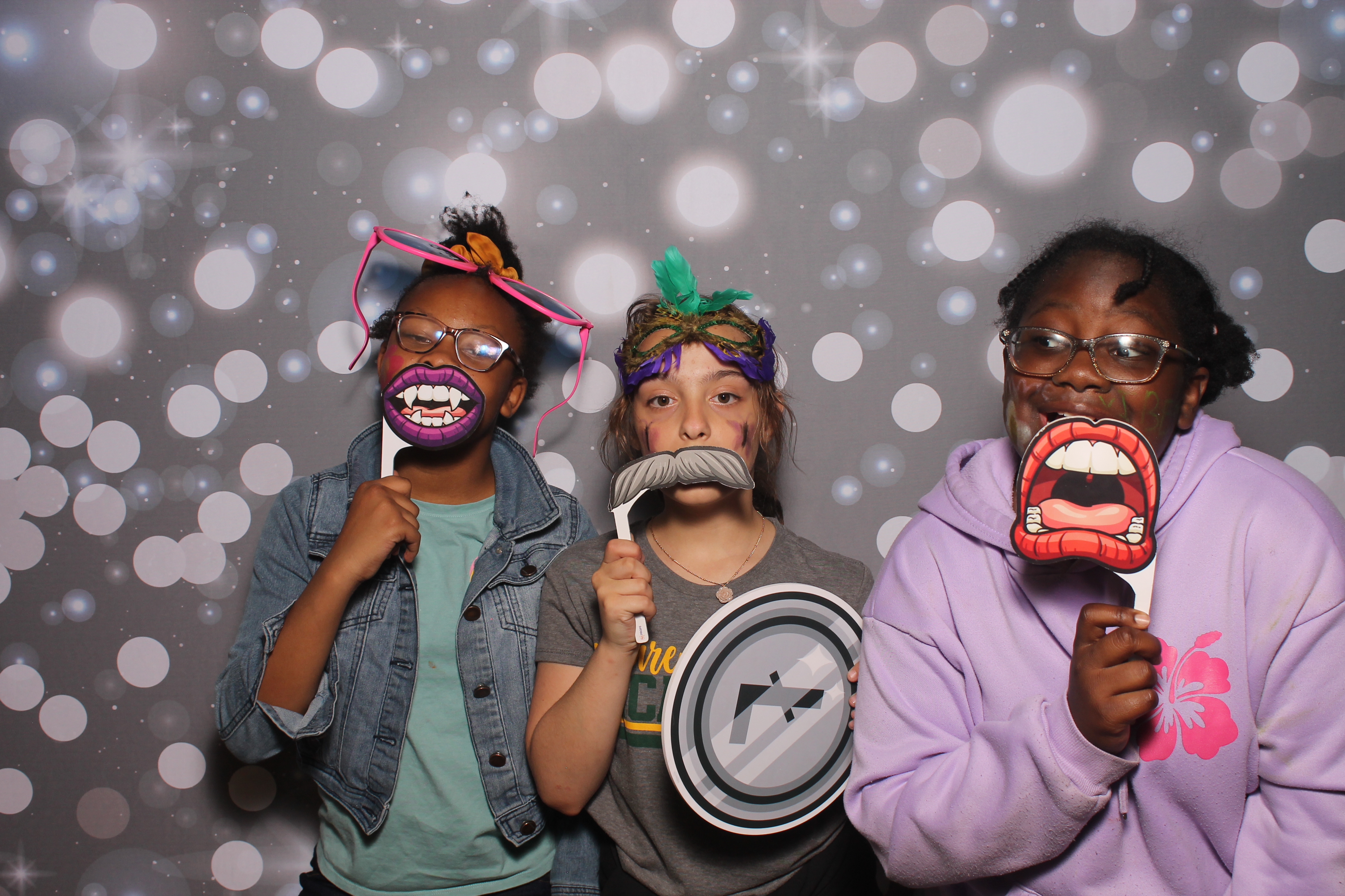 4th Grade Celebration | View more photos from the event at gallery.photoboothcincy.com/u/PhotoBoothCincy/4th-Grade-Celebration