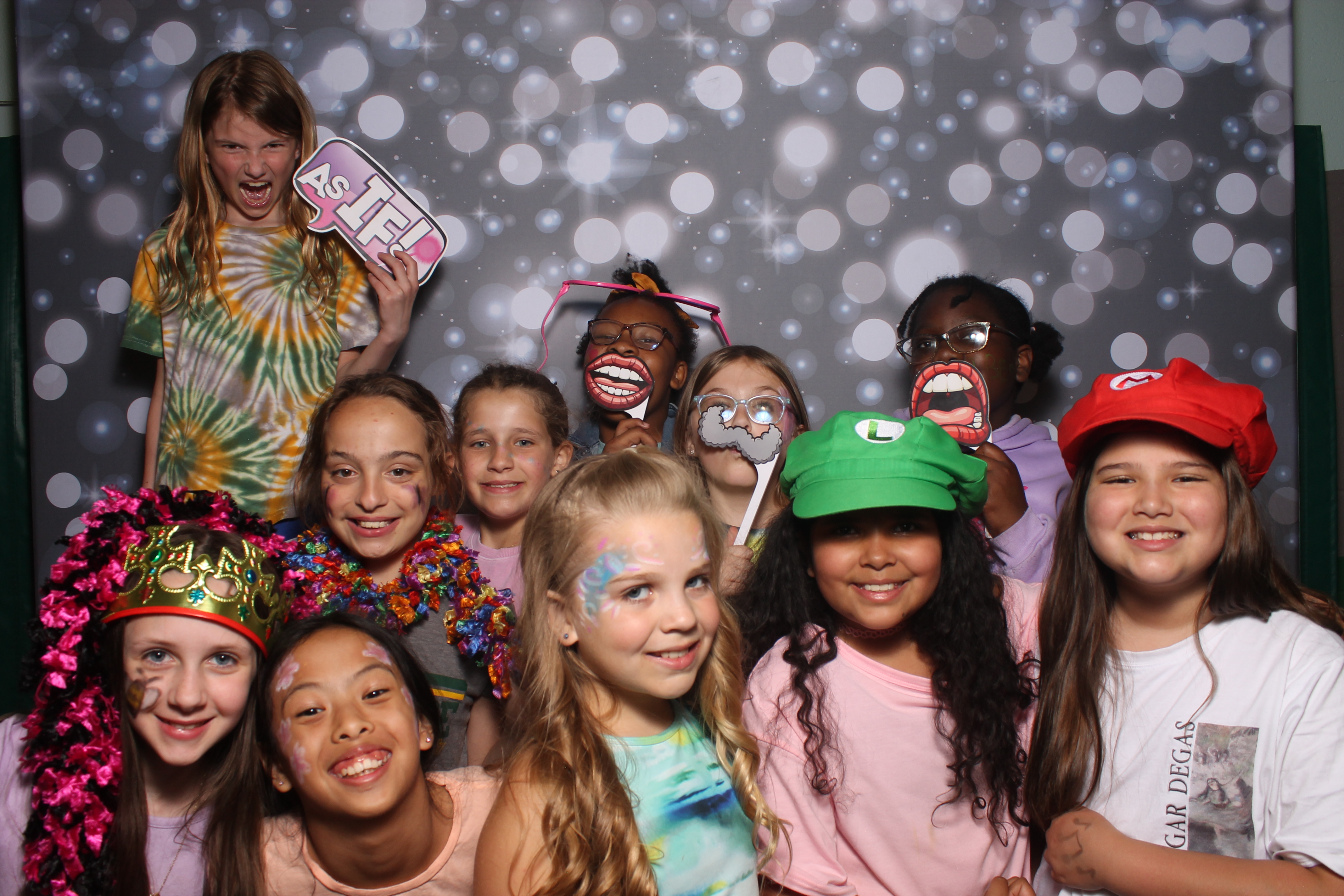 4th Grade Celebration | View more photos from the event at gallery.photoboothcincy.com/u/PhotoBoothCincy/4th-Grade-Celebration
