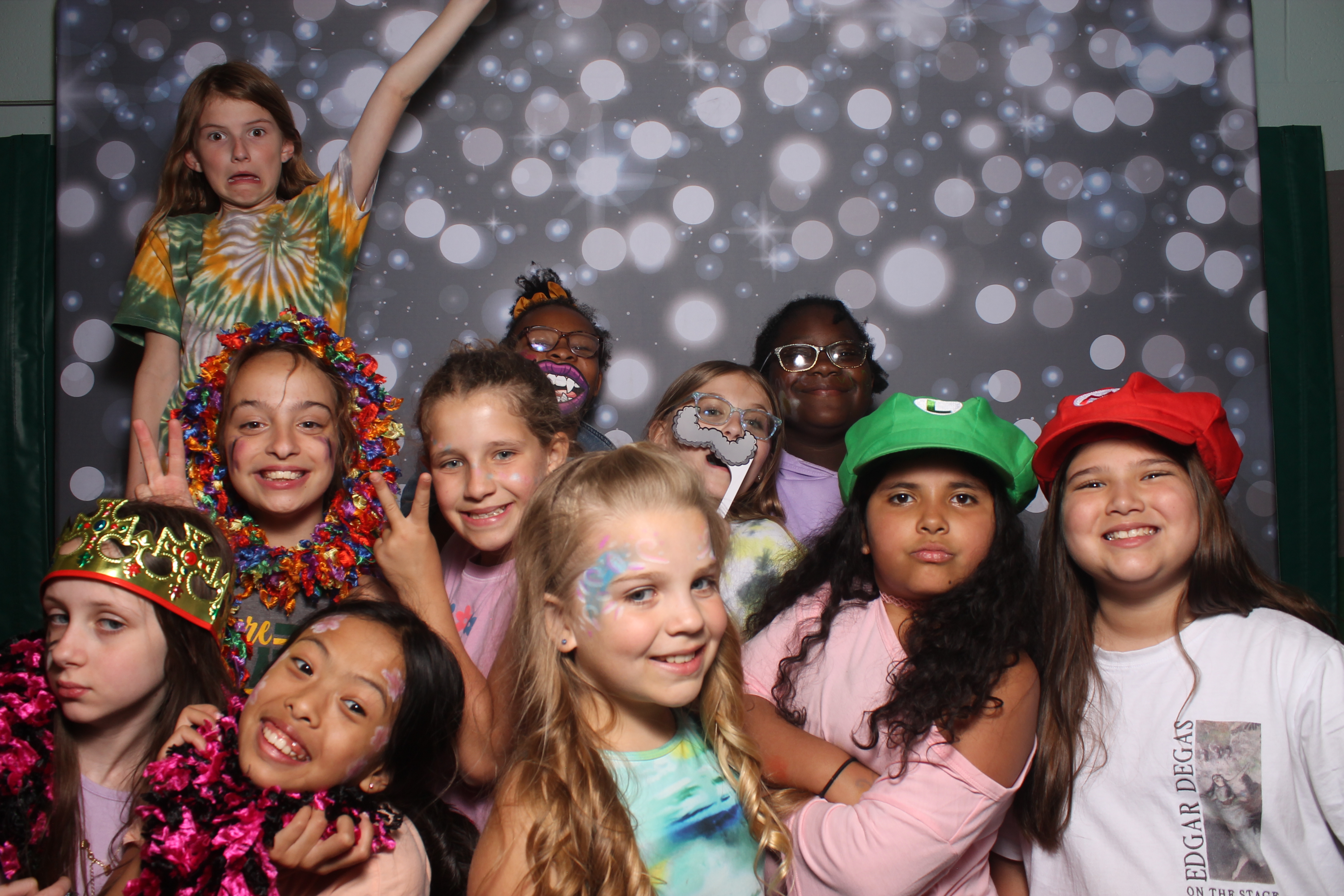 4th Grade Celebration | View more photos from the event at gallery.photoboothcincy.com/u/PhotoBoothCincy/4th-Grade-Celebration