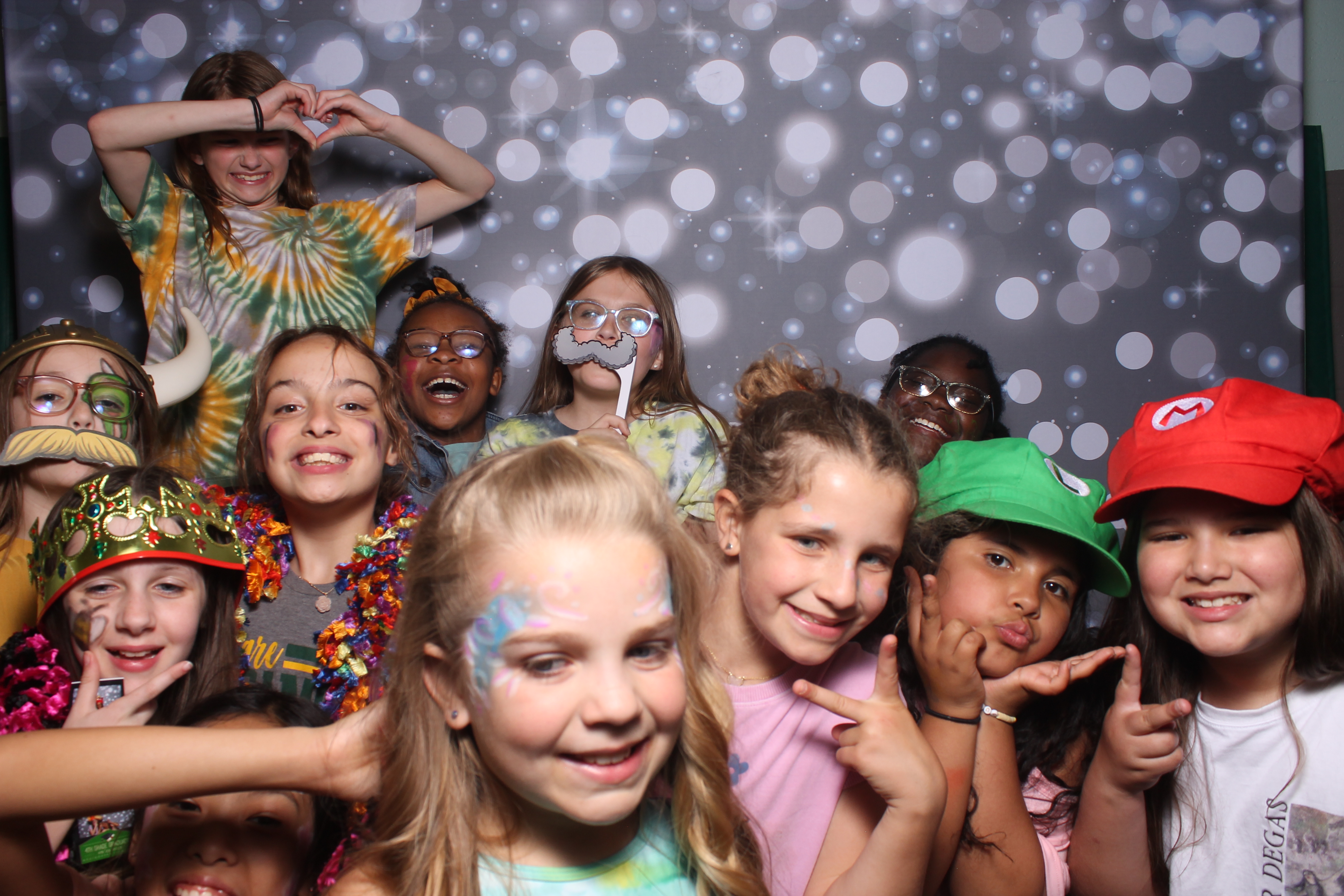 4th Grade Celebration | View more photos from the event at gallery.photoboothcincy.com/u/PhotoBoothCincy/4th-Grade-Celebration