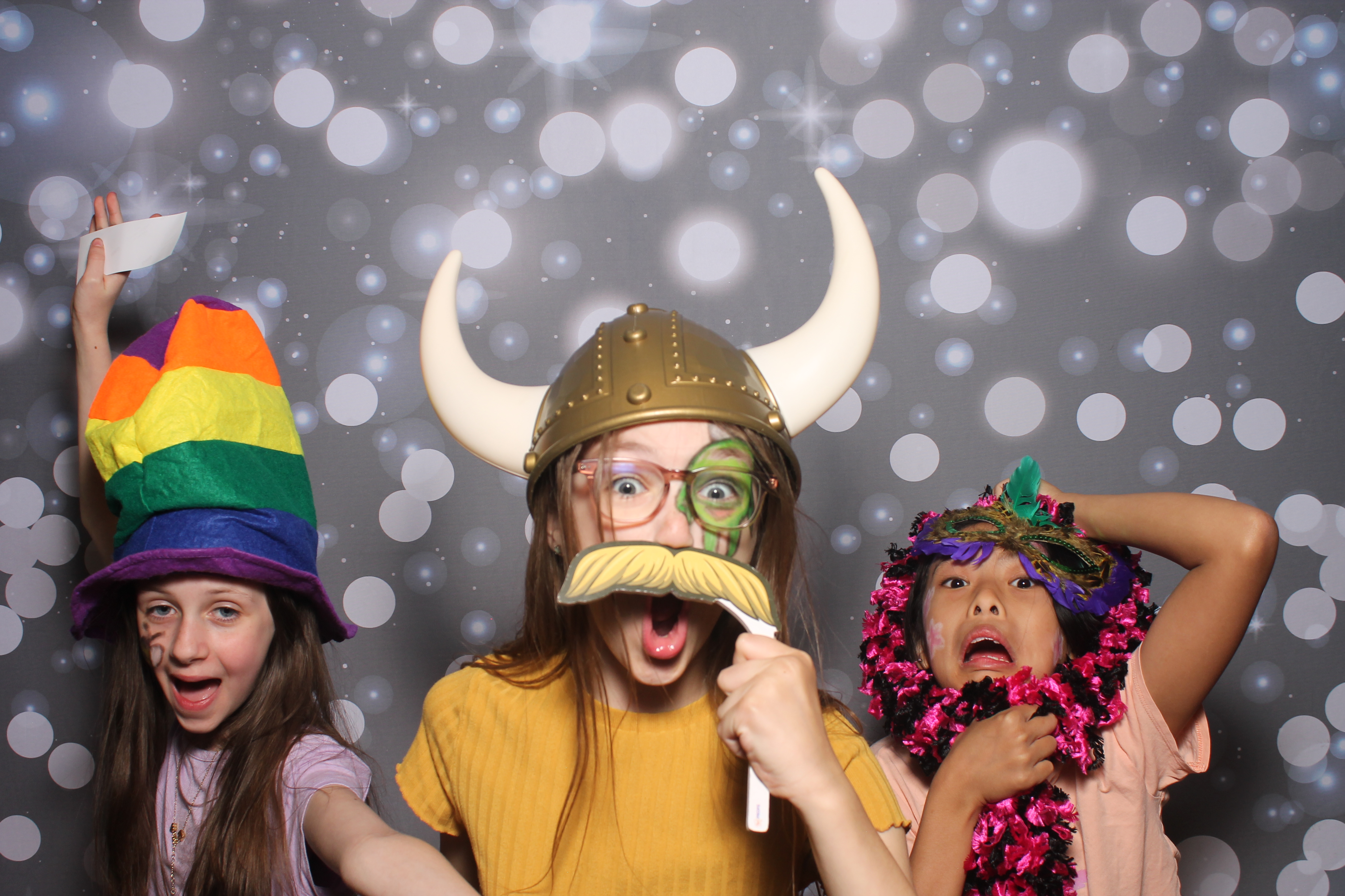 4th Grade Celebration | View more photos from the event at gallery.photoboothcincy.com/u/PhotoBoothCincy/4th-Grade-Celebration