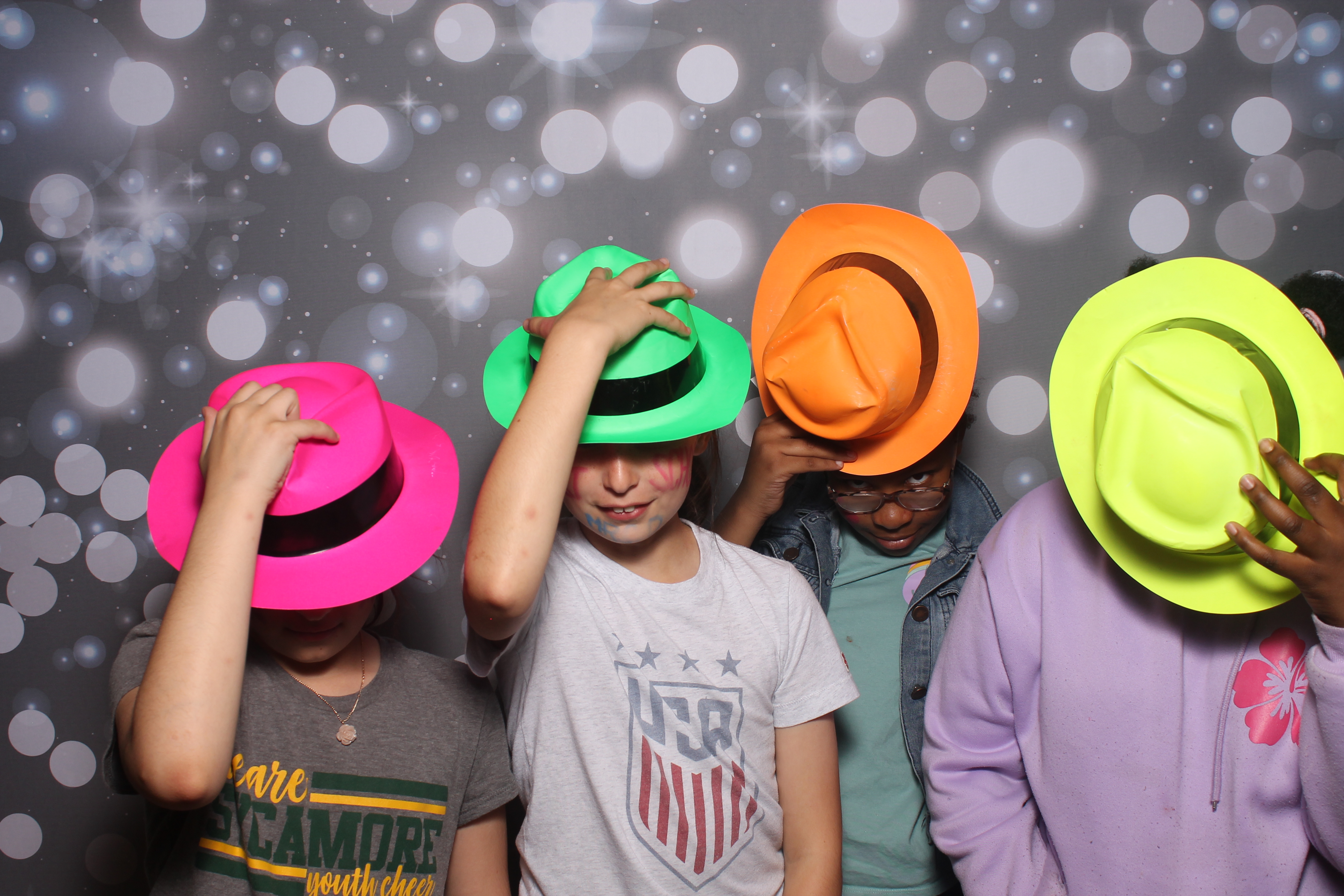 4th Grade Celebration | View more photos from the event at gallery.photoboothcincy.com/u/PhotoBoothCincy/4th-Grade-Celebration
