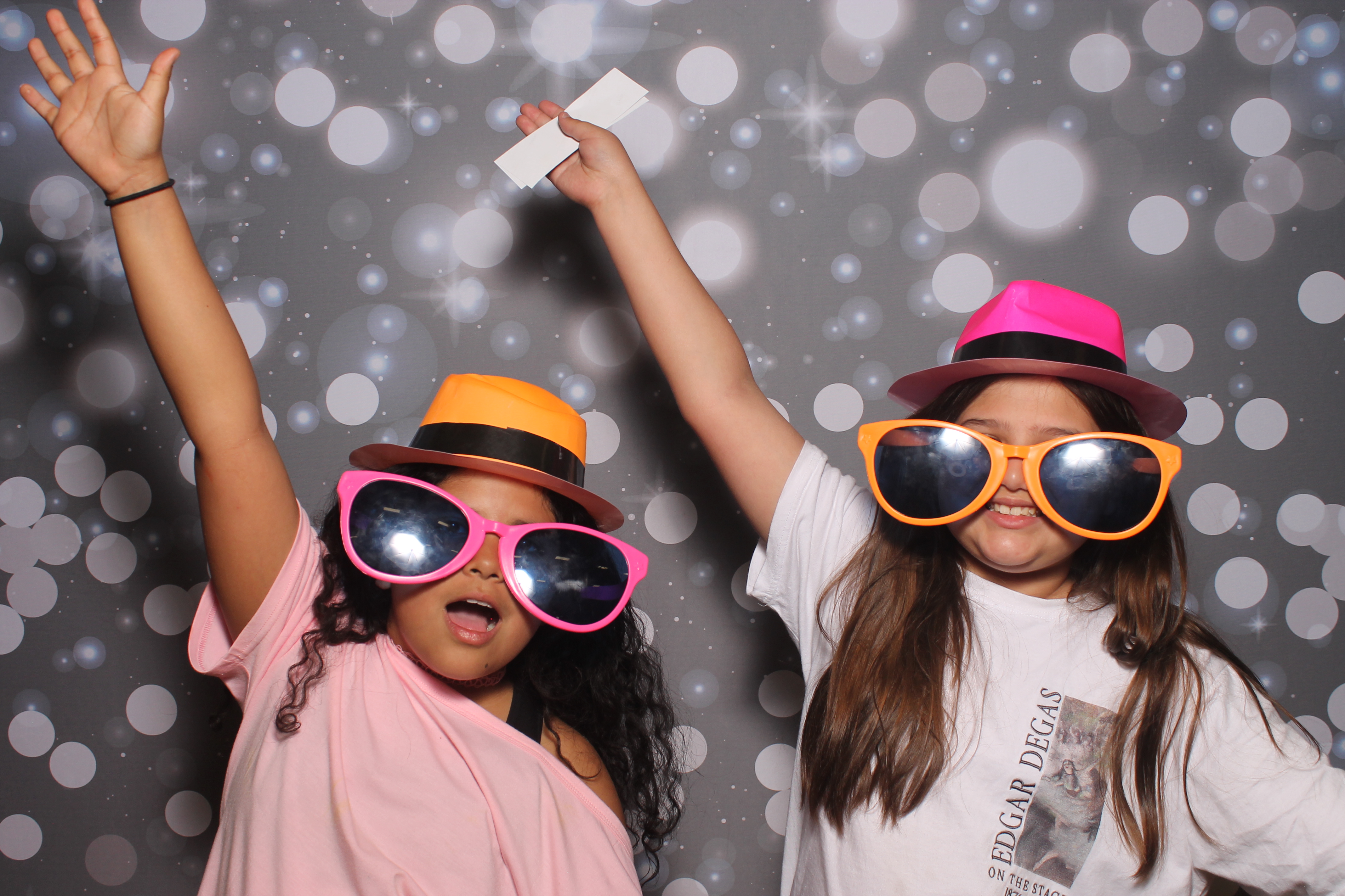4th Grade Celebration | View more photos from the event at gallery.photoboothcincy.com/u/PhotoBoothCincy/4th-Grade-Celebration