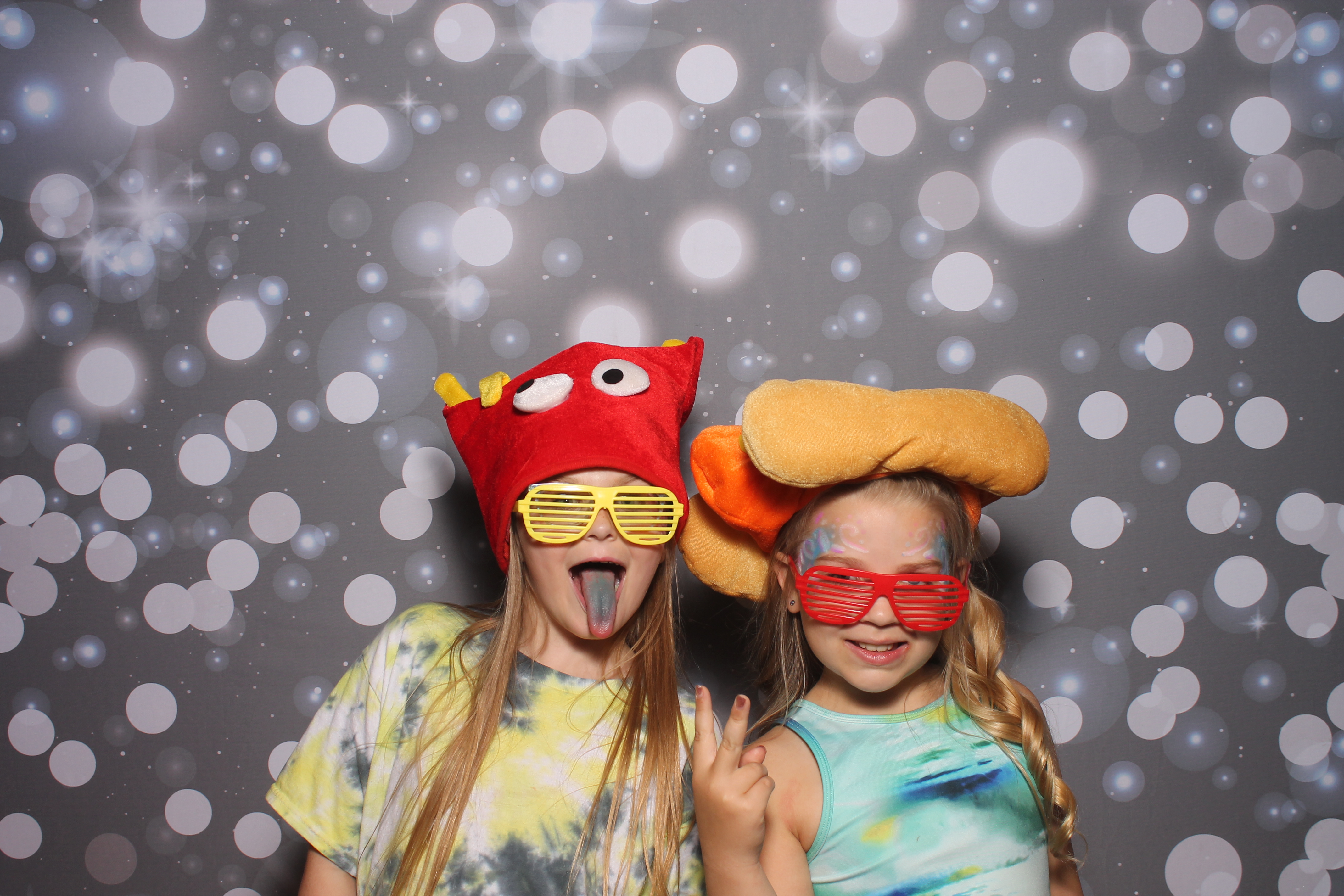 4th Grade Celebration | View more photos from the event at gallery.photoboothcincy.com/u/PhotoBoothCincy/4th-Grade-Celebration