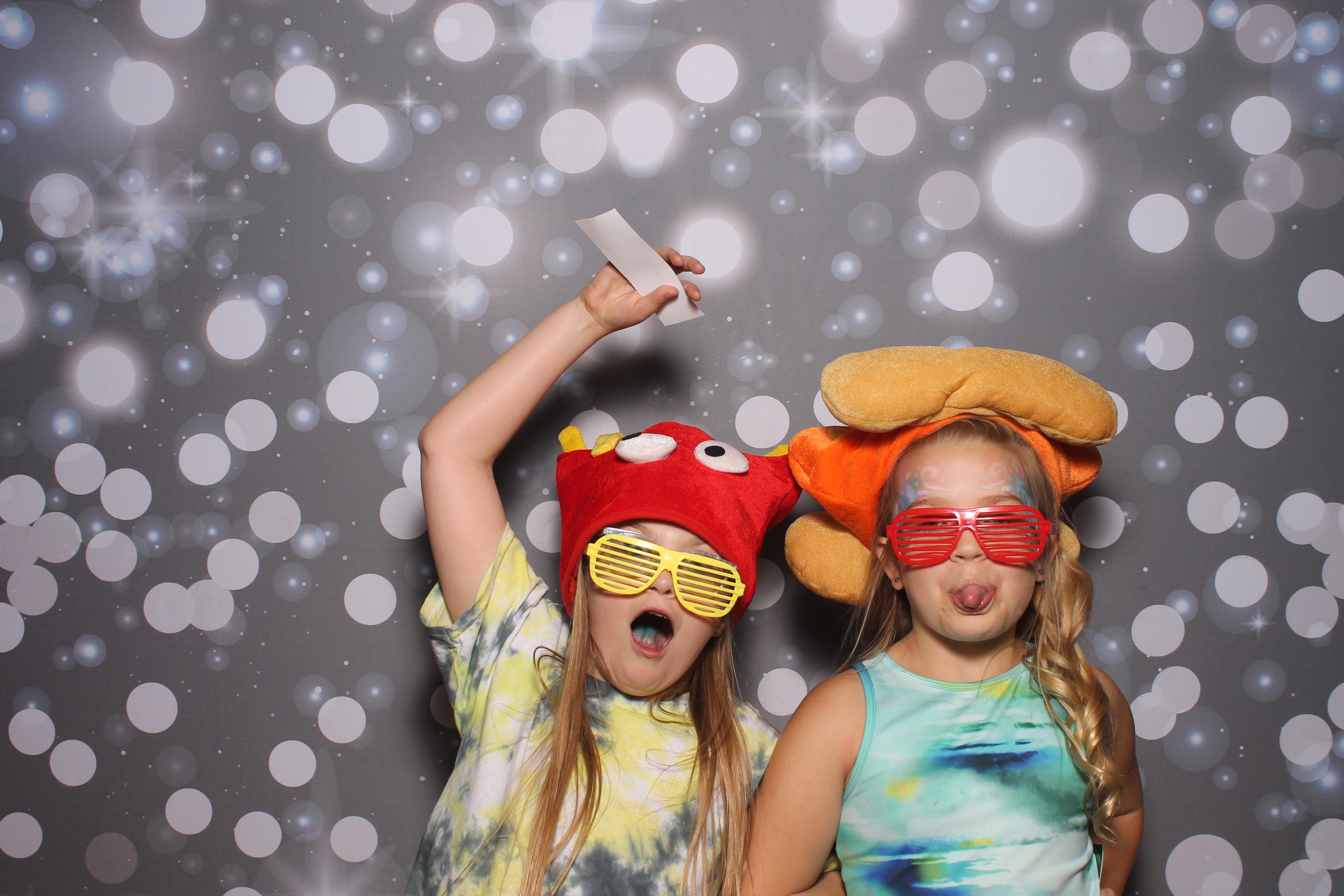 4th Grade Celebration | View more photos from the event at gallery.photoboothcincy.com/u/PhotoBoothCincy/4th-Grade-Celebration