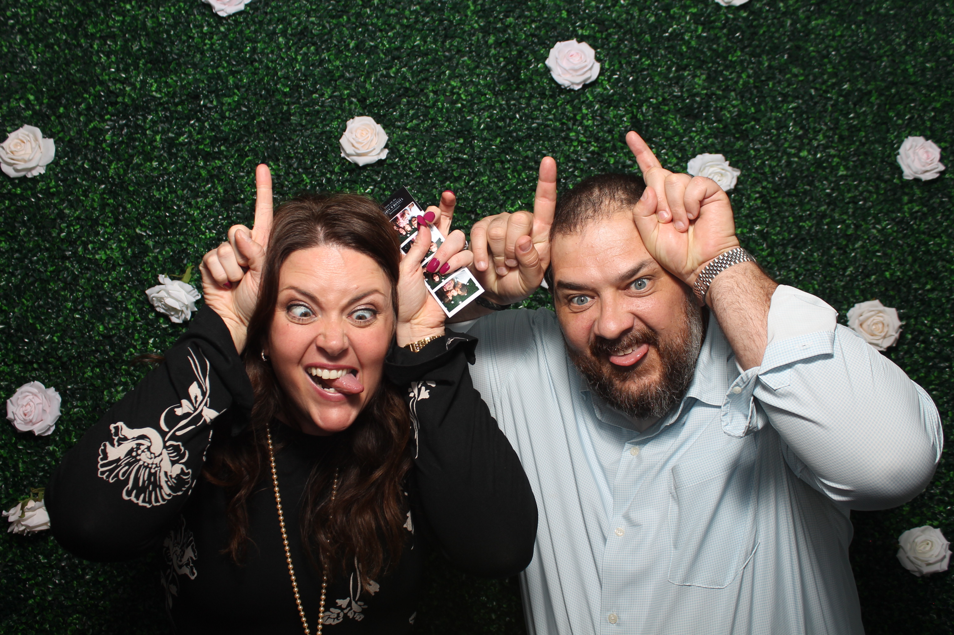 Aaron & Taylor | View more photos from the event at gallery.photoboothcincy.com/u/PhotoBoothCincy/Aaron-Taylor