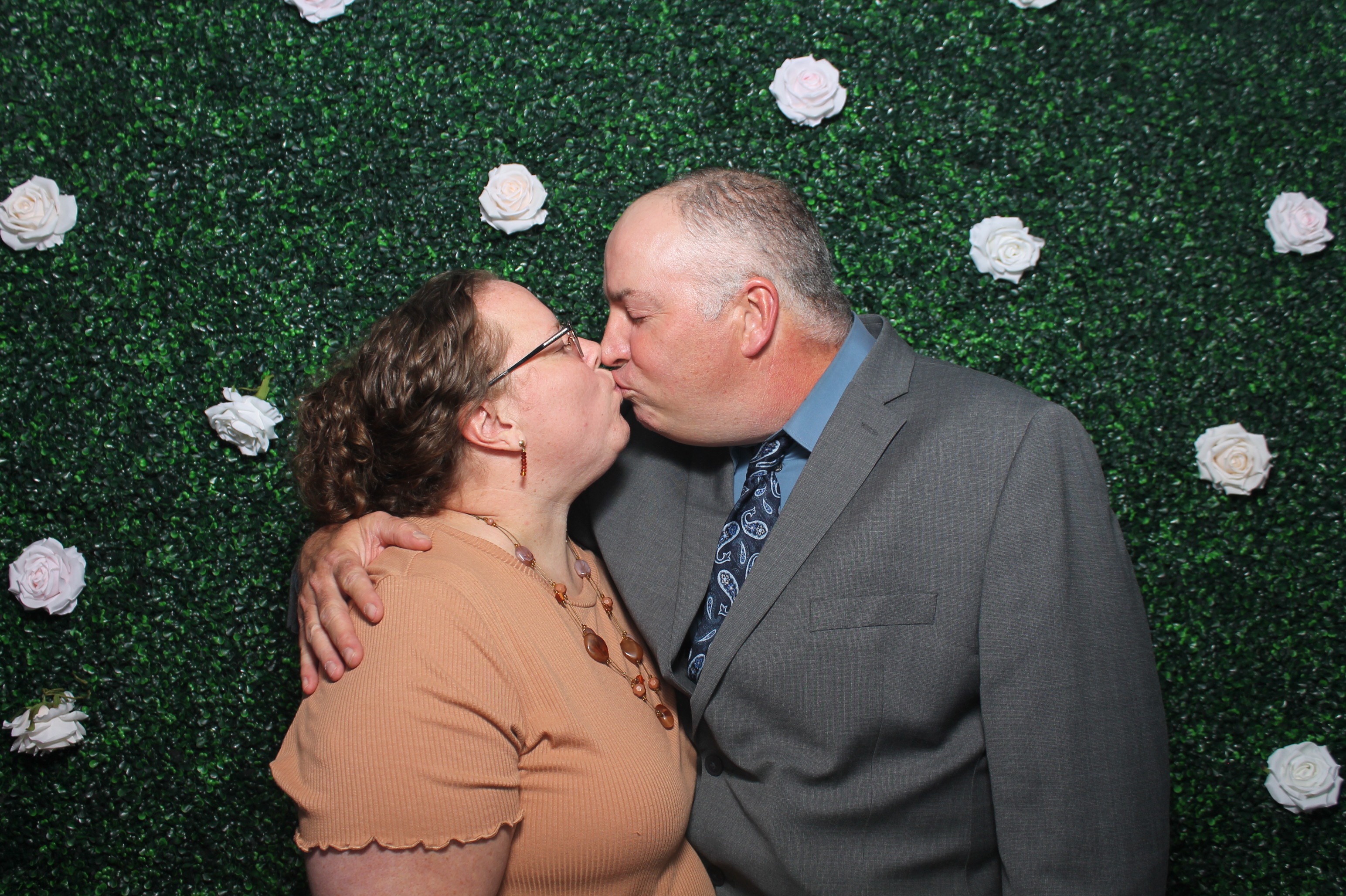 Aaron & Taylor | View more photos from the event at gallery.photoboothcincy.com/u/PhotoBoothCincy/Aaron-Taylor