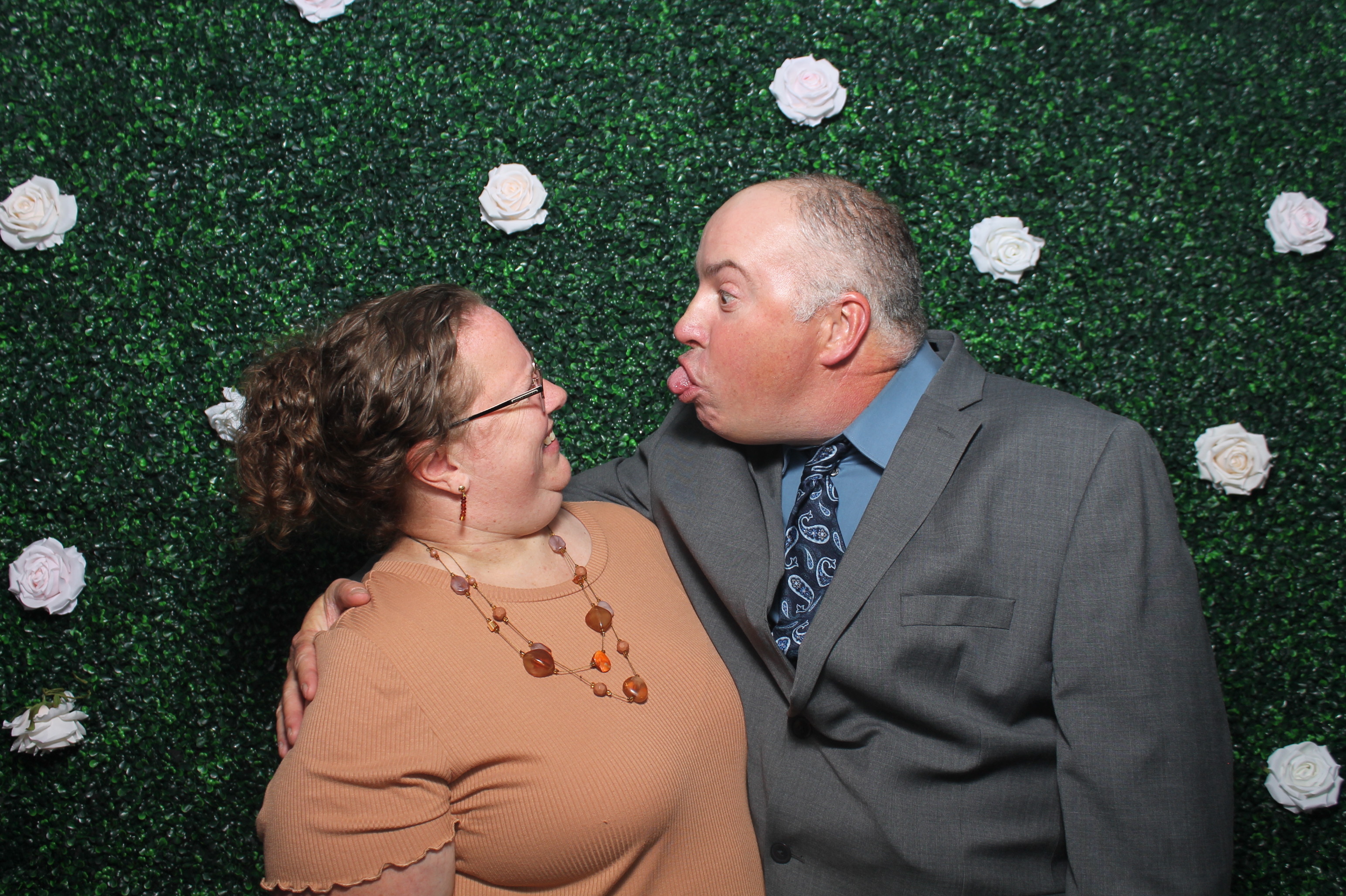 Aaron & Taylor | View more photos from the event at gallery.photoboothcincy.com/u/PhotoBoothCincy/Aaron-Taylor