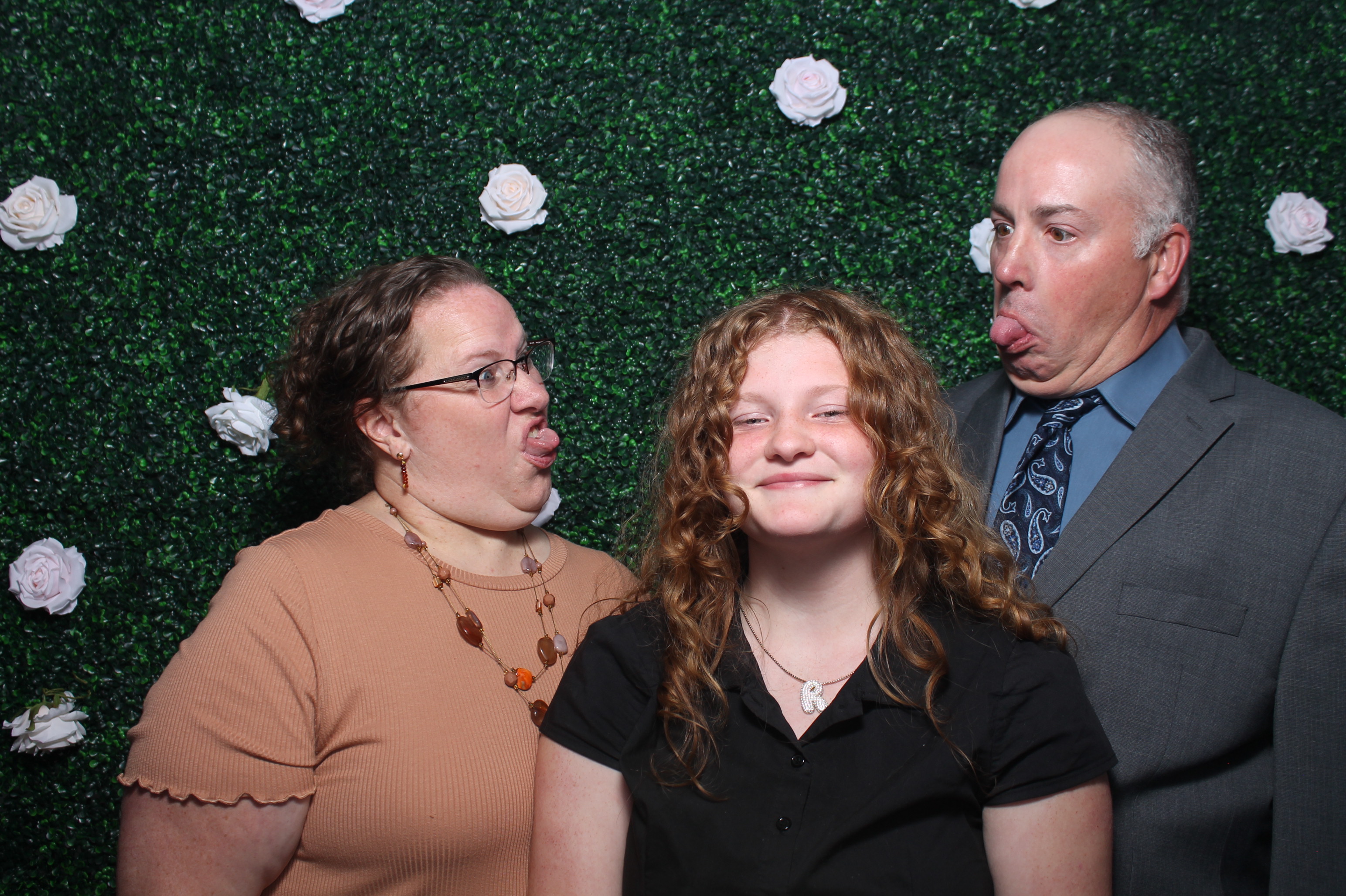Aaron & Taylor | View more photos from the event at gallery.photoboothcincy.com/u/PhotoBoothCincy/Aaron-Taylor