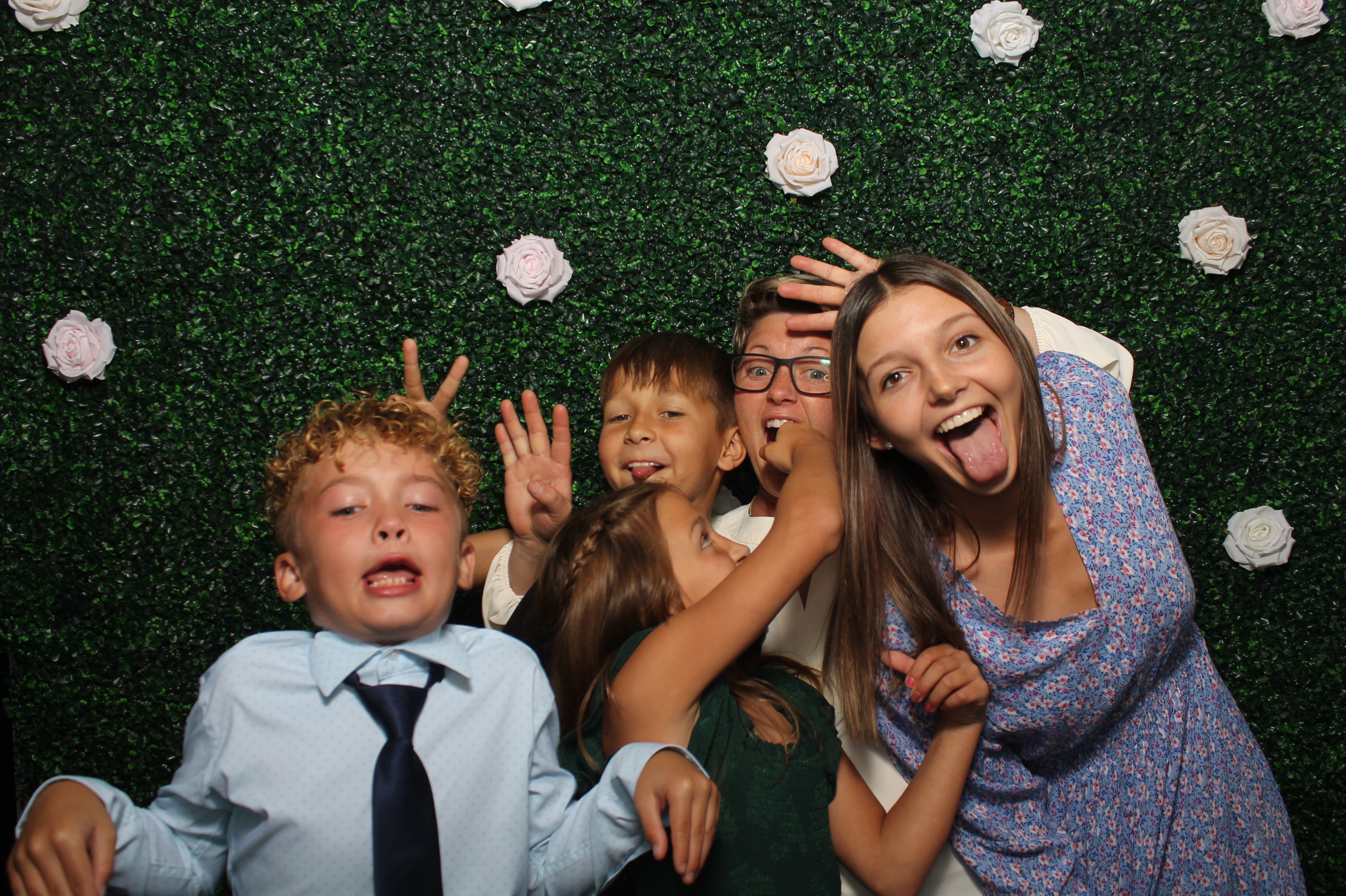 Aaron & Taylor | View more photos from the event at gallery.photoboothcincy.com/u/PhotoBoothCincy/Aaron-Taylor