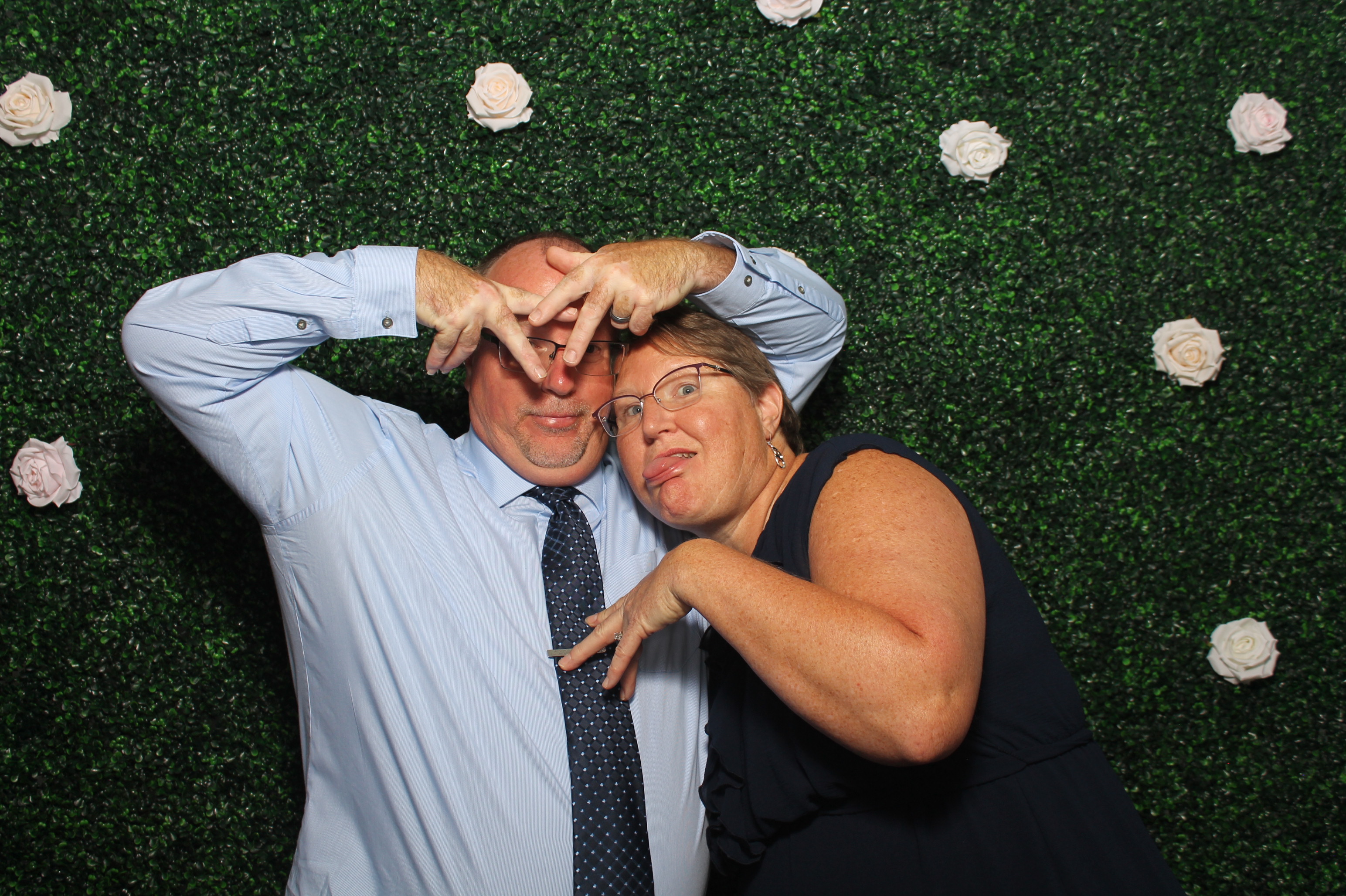Aaron & Taylor | View more photos from the event at gallery.photoboothcincy.com/u/PhotoBoothCincy/Aaron-Taylor